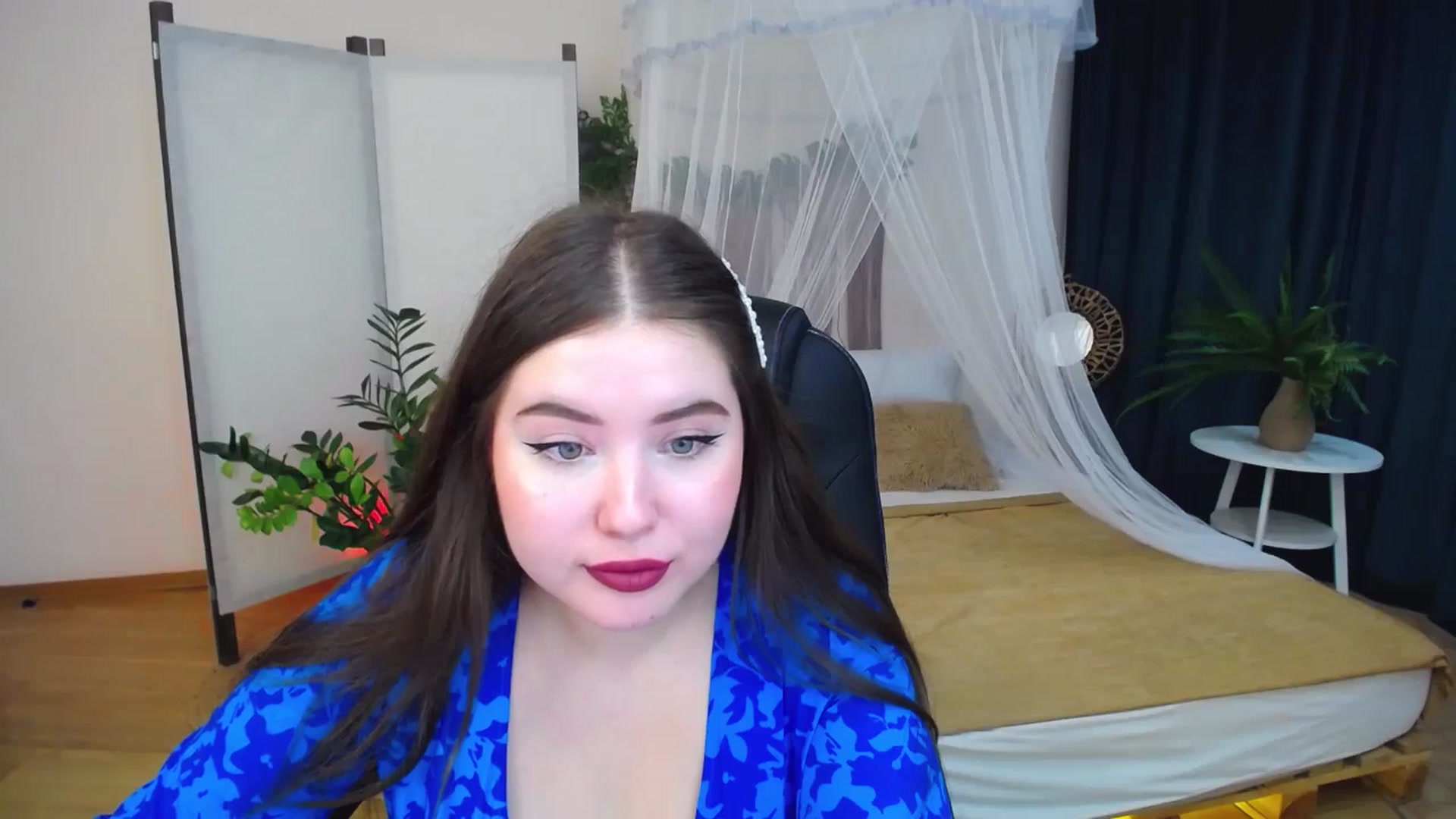 Gallery image thumbnail from AdmireMyEyes's myfreecams stream on, 10/19/2024, 07:45 image 3 of 20