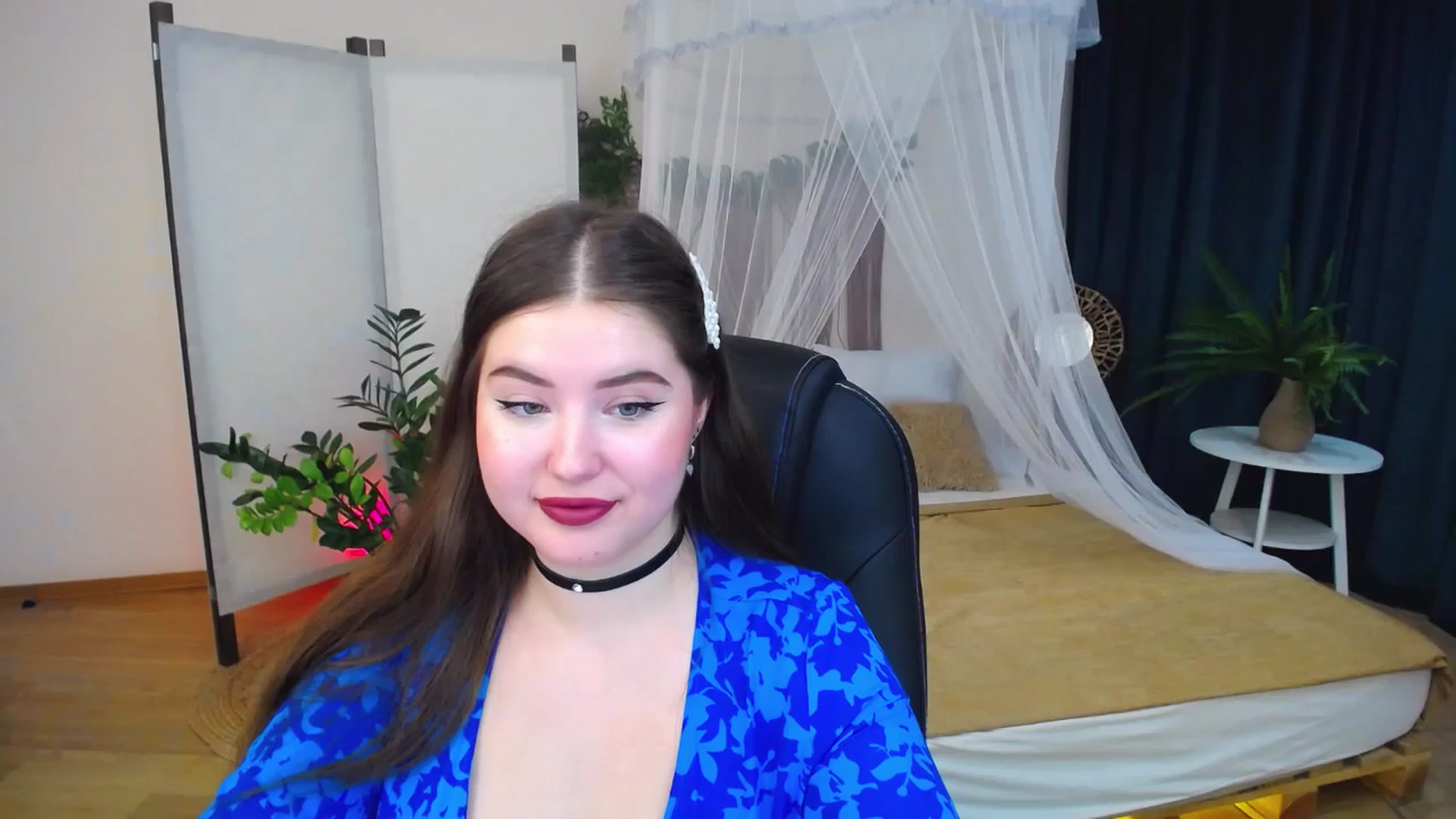 Gallery image thumbnail from AdmireMyEyes's myfreecams stream on, 10/19/2024, 07:45 image 9 of 20