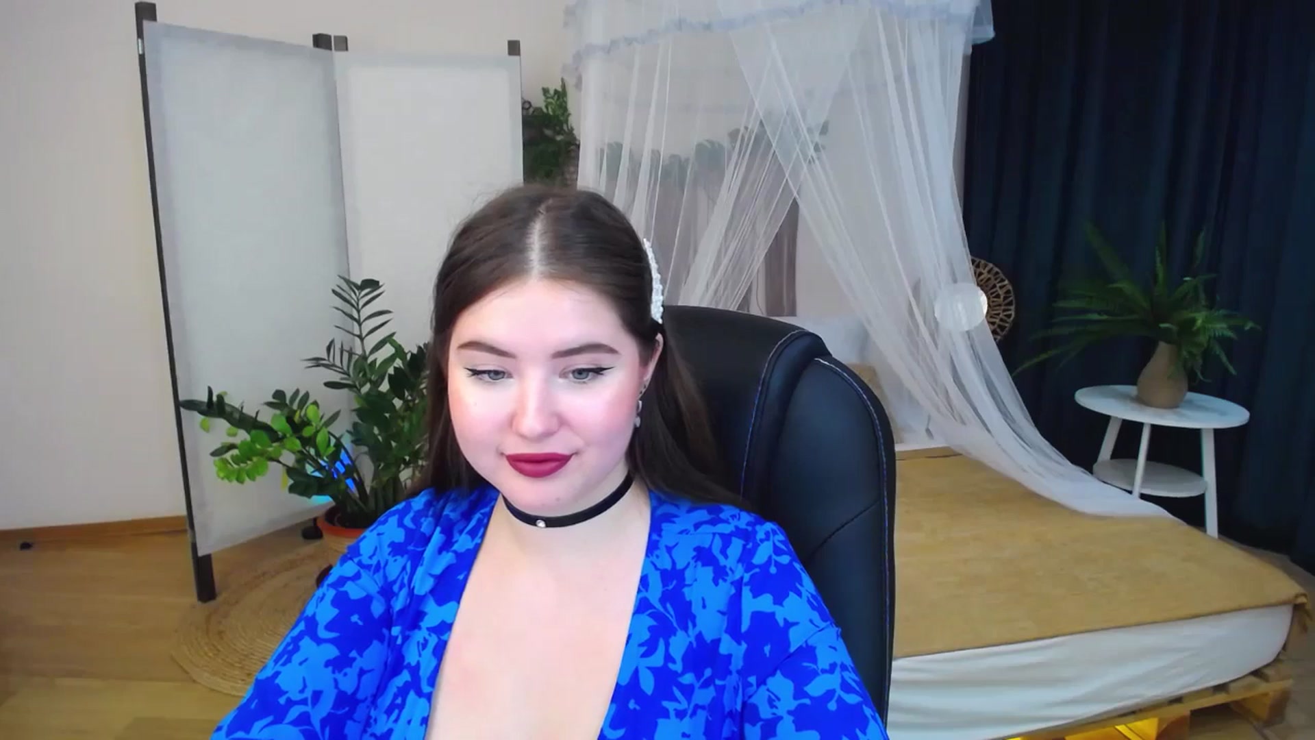 Gallery image thumbnail from AdmireMyEyes's myfreecams stream on, 10/19/2024, 07:45 image 17 of 20