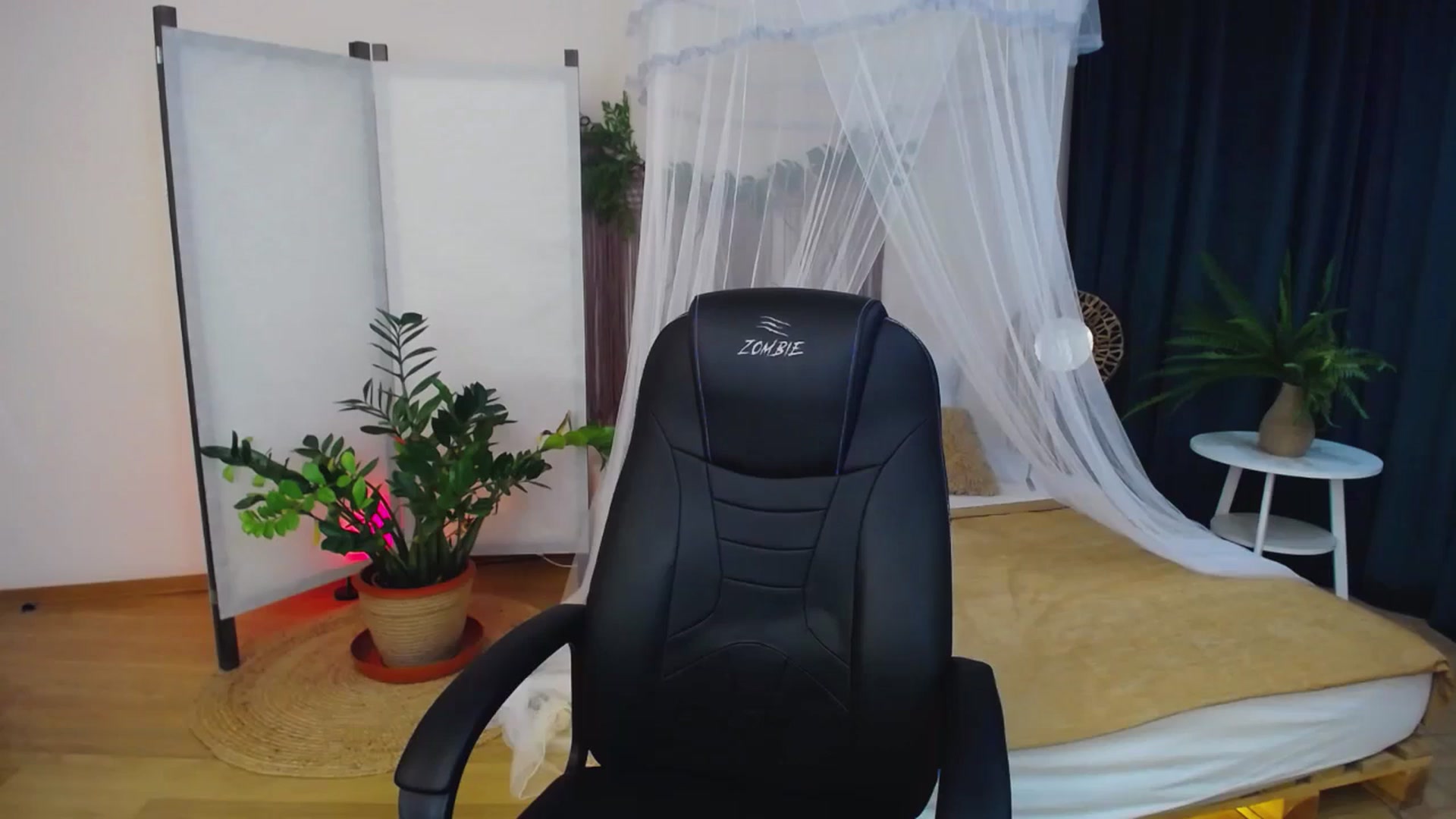 Gallery image thumbnail from AdmireMyEyes's myfreecams stream on, 10/19/2024, 09:47 image 4 of 20