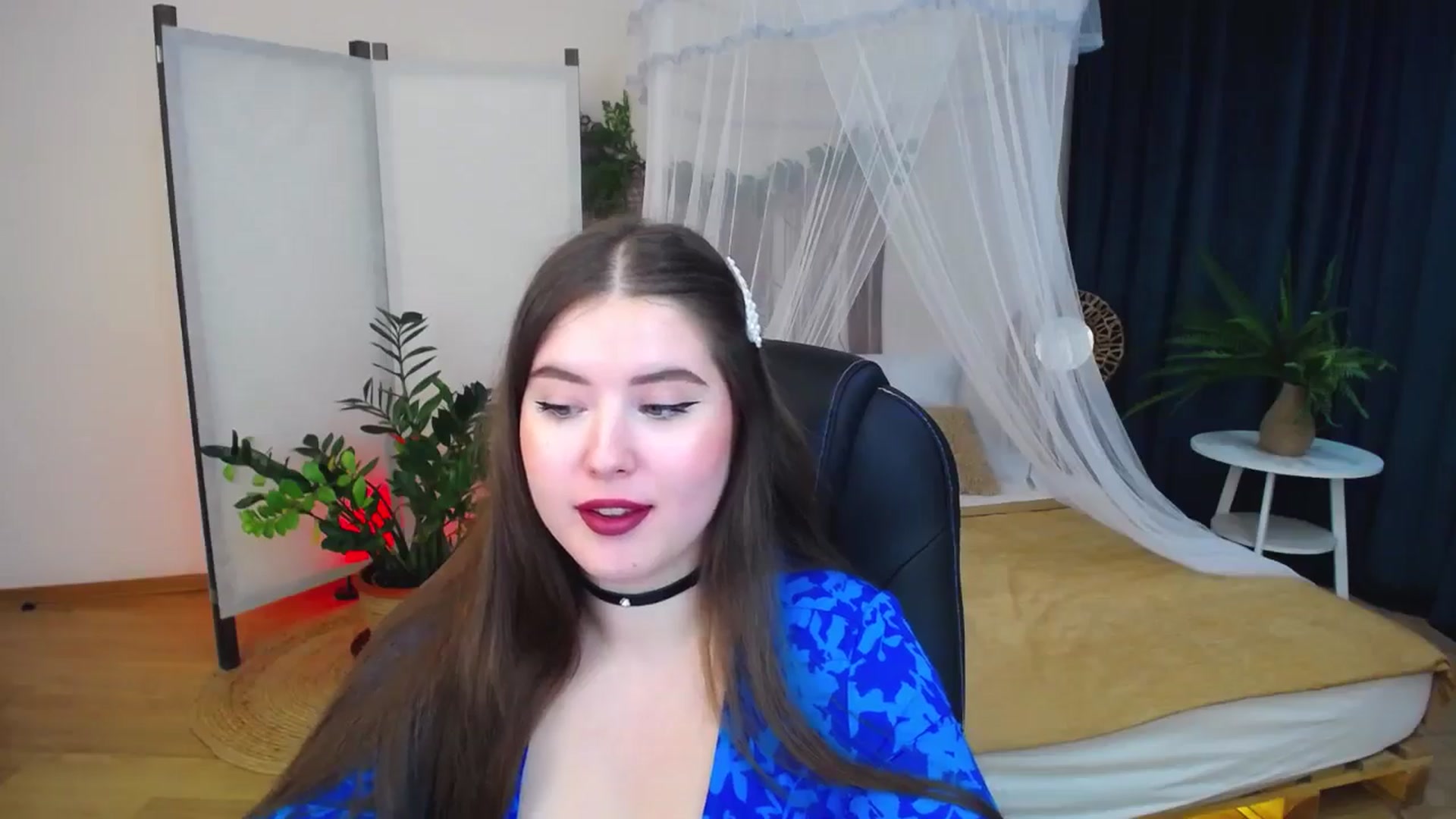 Gallery image thumbnail from AdmireMyEyes's myfreecams stream on, 10/19/2024, 09:47 image 10 of 20