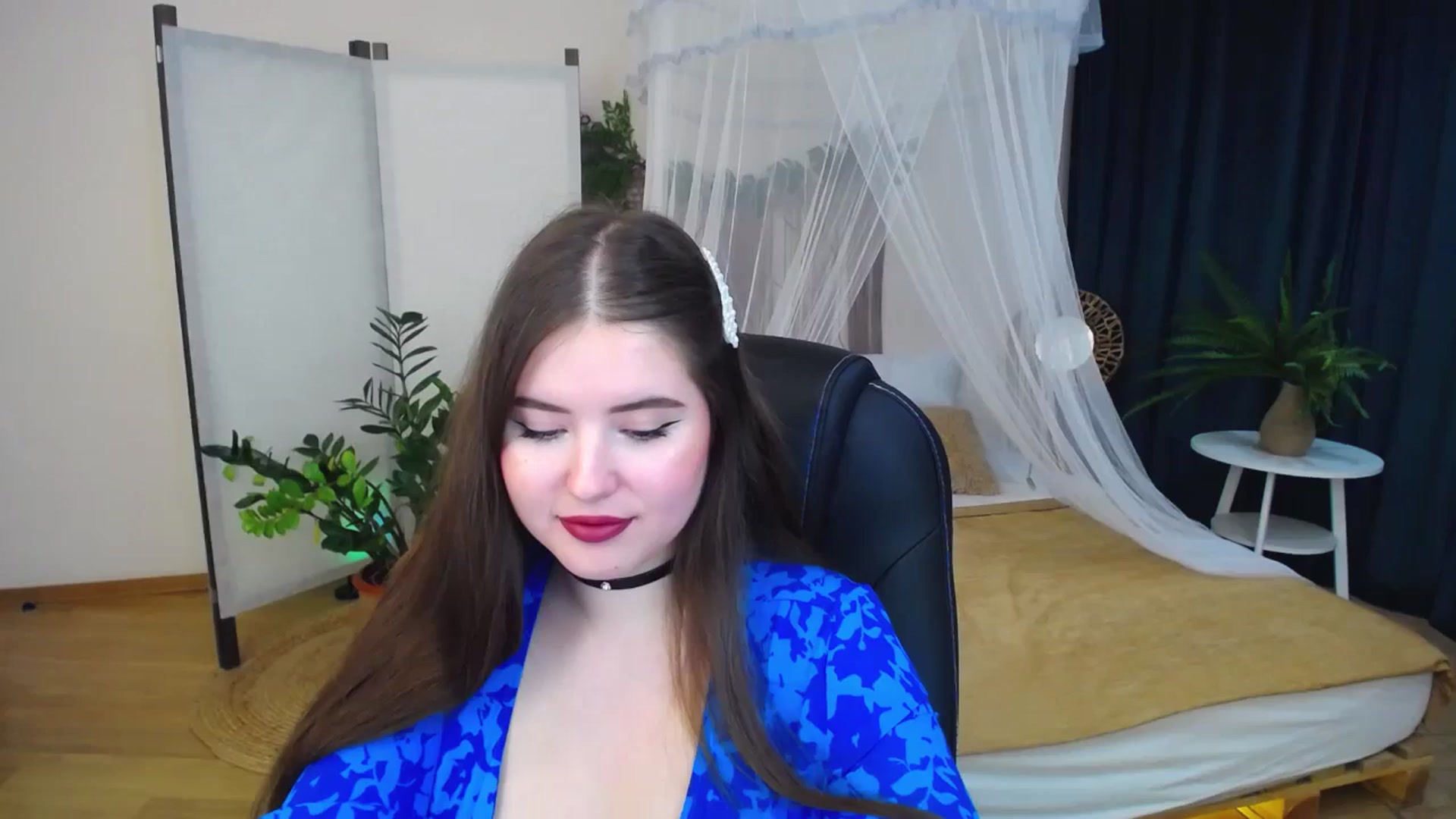 Gallery image thumbnail from AdmireMyEyes's myfreecams stream on, 10/19/2024, 09:47 image 11 of 20