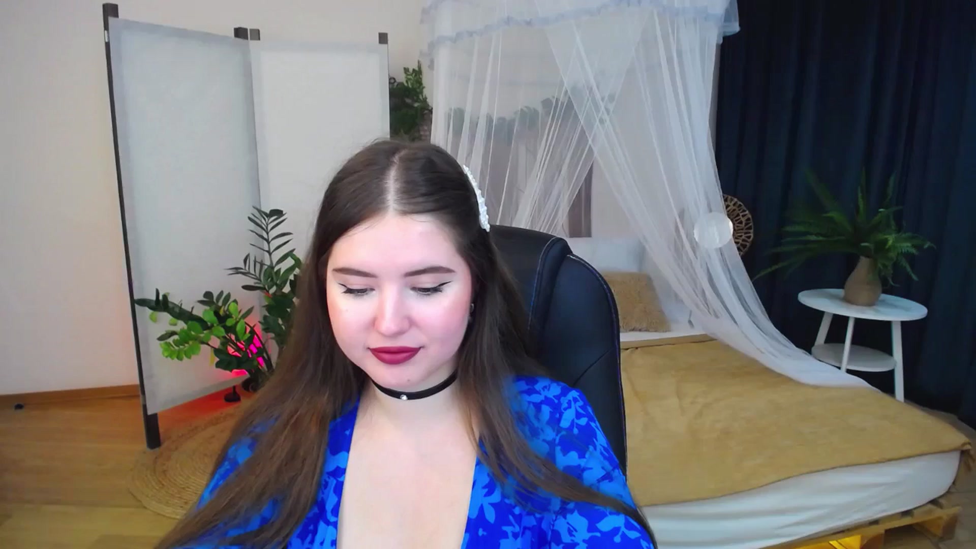 Gallery image thumbnail from AdmireMyEyes's myfreecams stream on, 10/19/2024, 09:47 image 7 of 20