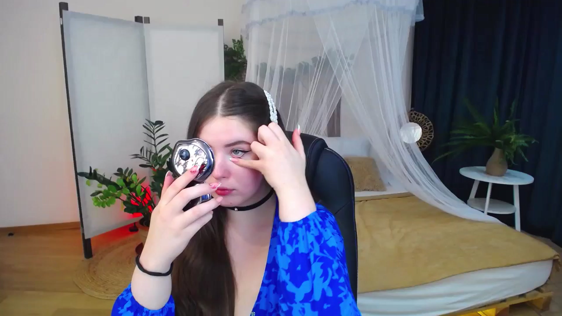 Gallery image thumbnail from AdmireMyEyes's myfreecams stream on, 10/19/2024, 09:47 image 1 of 20