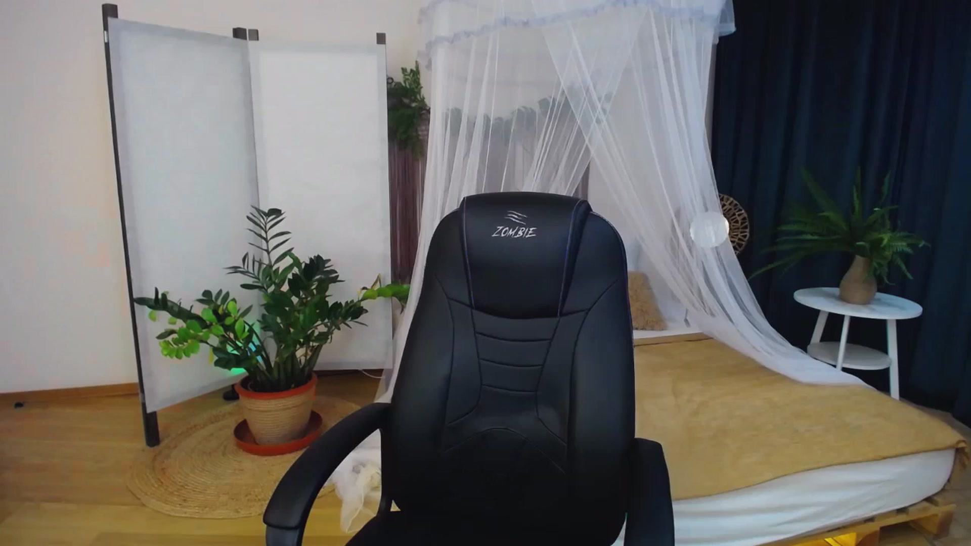 Gallery image thumbnail from AdmireMyEyes's myfreecams stream on, 10/19/2024, 09:47 image 3 of 20