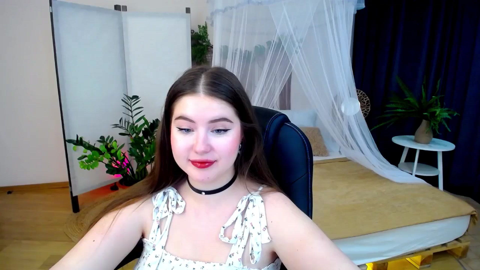 Gallery image thumbnail from AdmireMyEyes's myfreecams stream on, 10/20/2024, 08:30 image 5 of 20