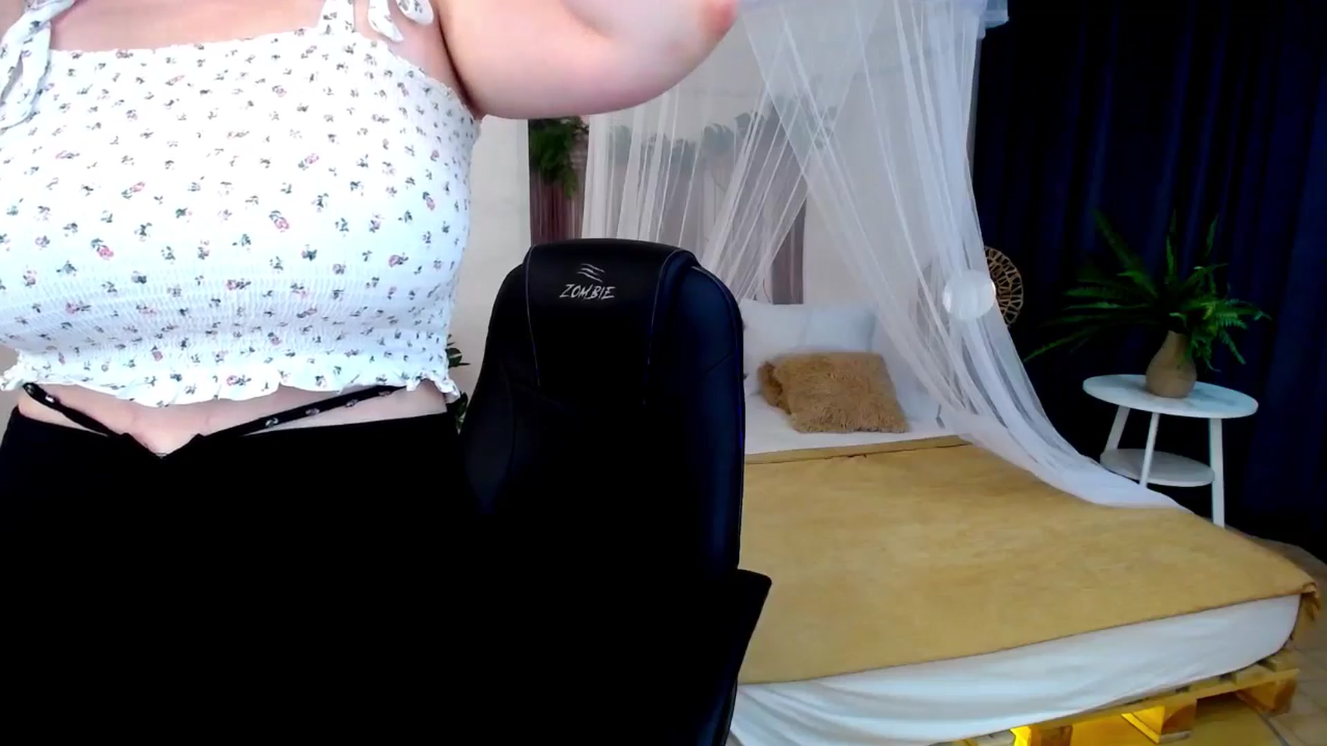 Gallery image thumbnail from AdmireMyEyes's myfreecams stream on, 10/20/2024, 08:30 image 11 of 20