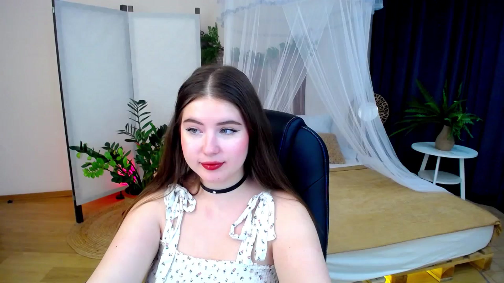 Gallery image thumbnail from AdmireMyEyes's myfreecams stream on, 10/20/2024, 08:30 image 3 of 20