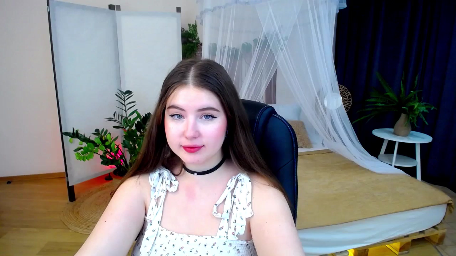 Gallery image thumbnail from AdmireMyEyes's myfreecams stream on, 10/20/2024, 08:30 image 1 of 20