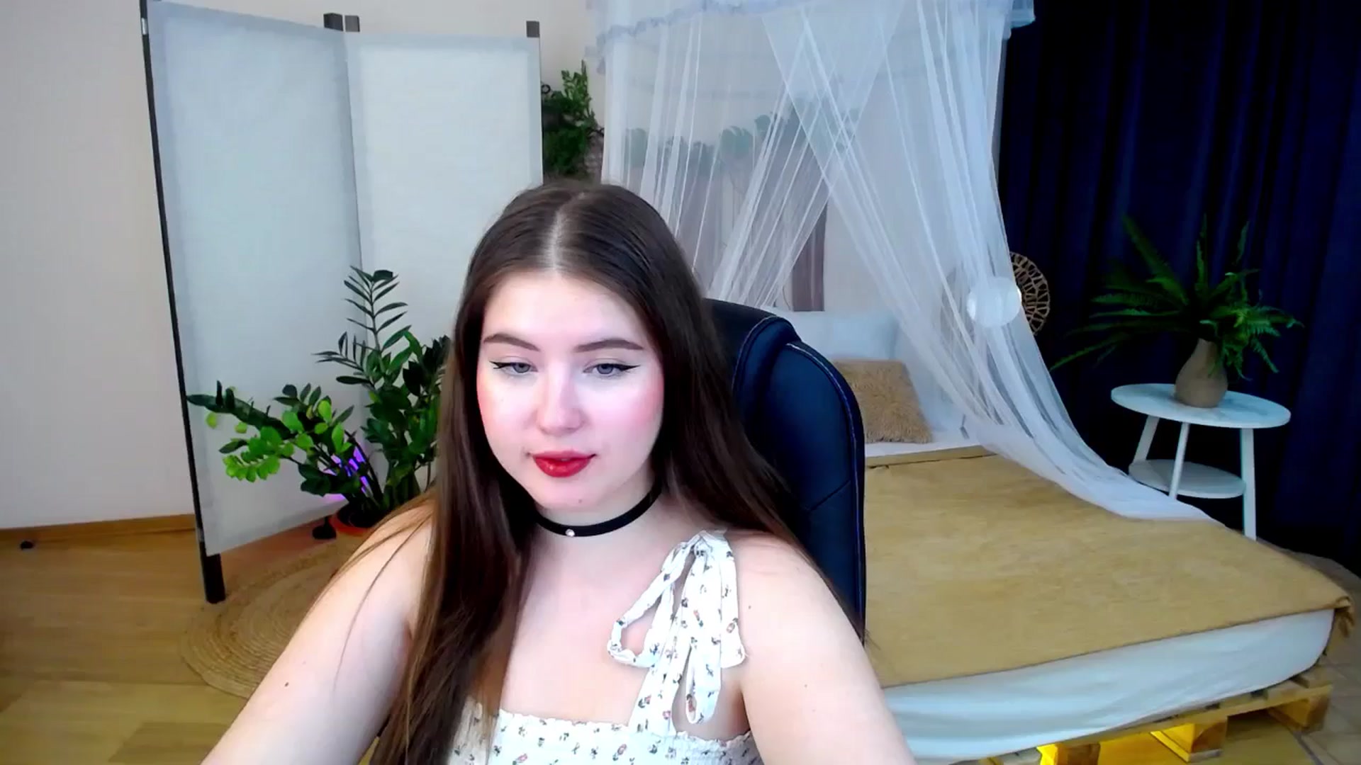 Gallery image thumbnail from AdmireMyEyes's myfreecams stream on, 10/20/2024, 08:30 image 9 of 20
