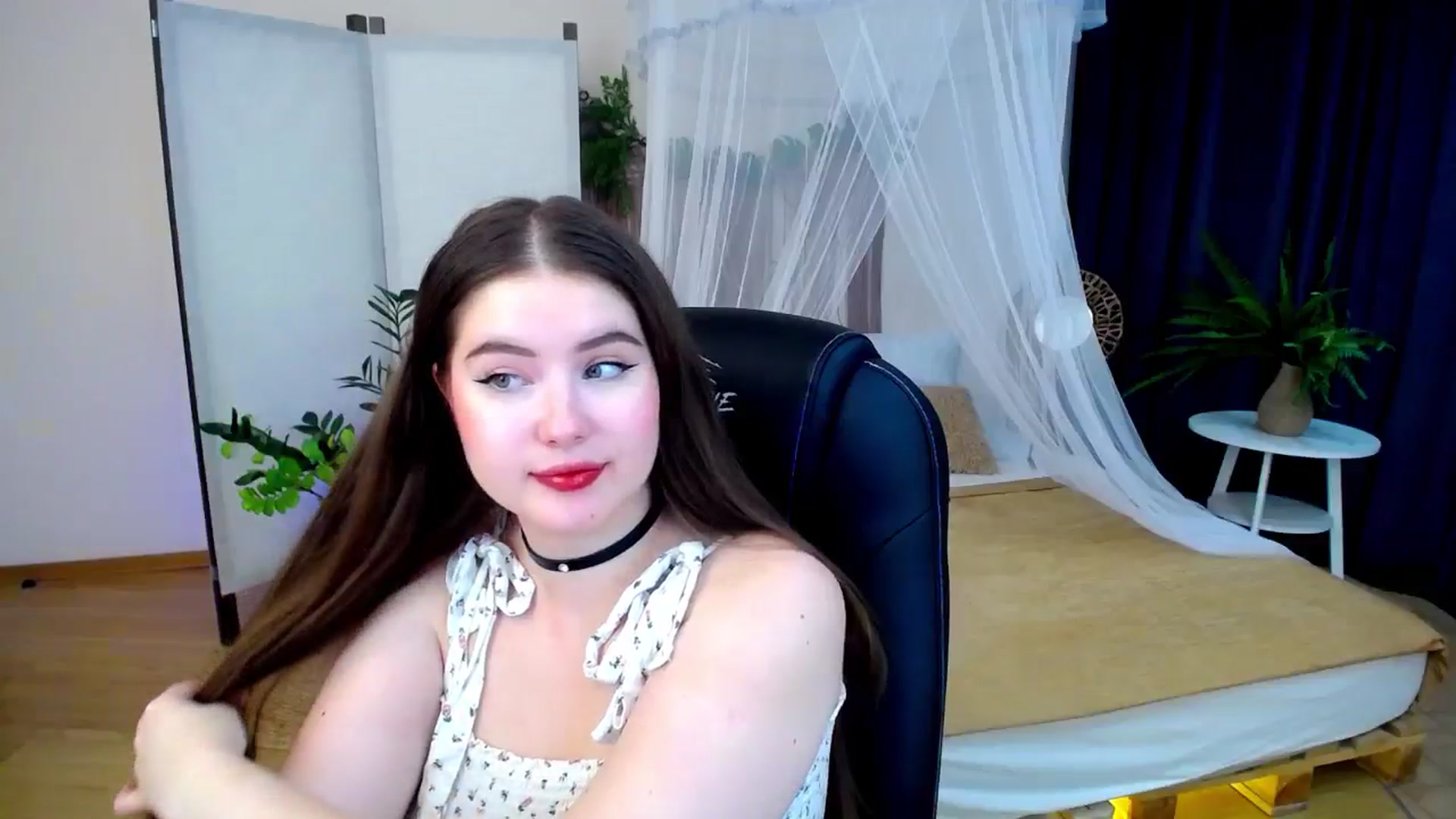 Gallery image thumbnail from AdmireMyEyes's myfreecams stream on, 10/20/2024, 08:30 image 4 of 20