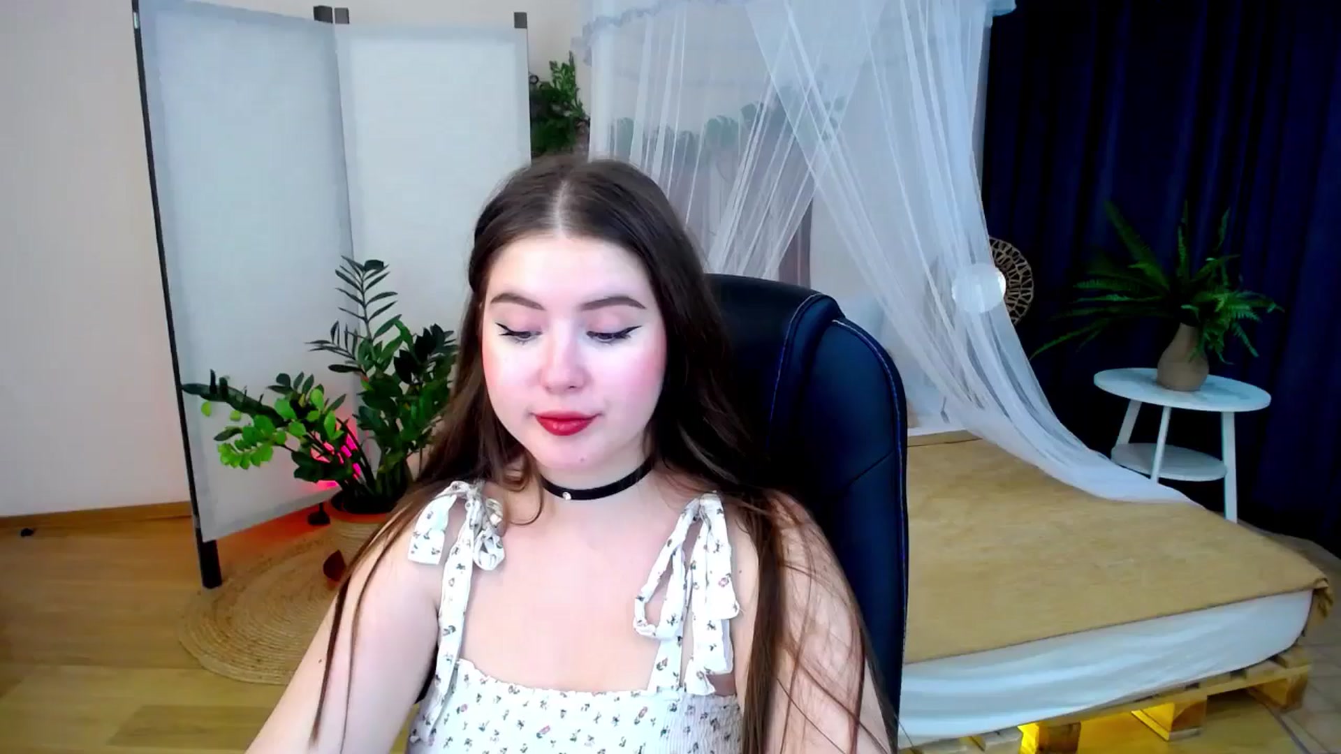 Gallery image thumbnail from AdmireMyEyes's myfreecams stream on, 10/20/2024, 09:09 image 1 of 20