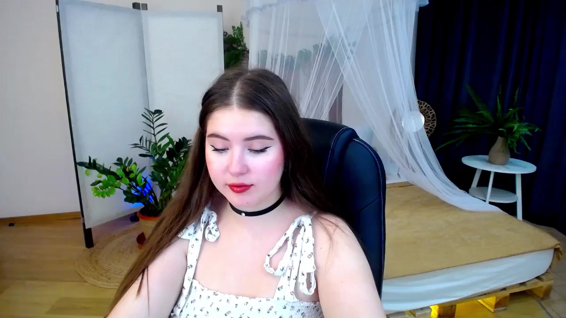 Gallery image thumbnail from AdmireMyEyes's myfreecams stream on, 10/20/2024, 09:09 image 2 of 20
