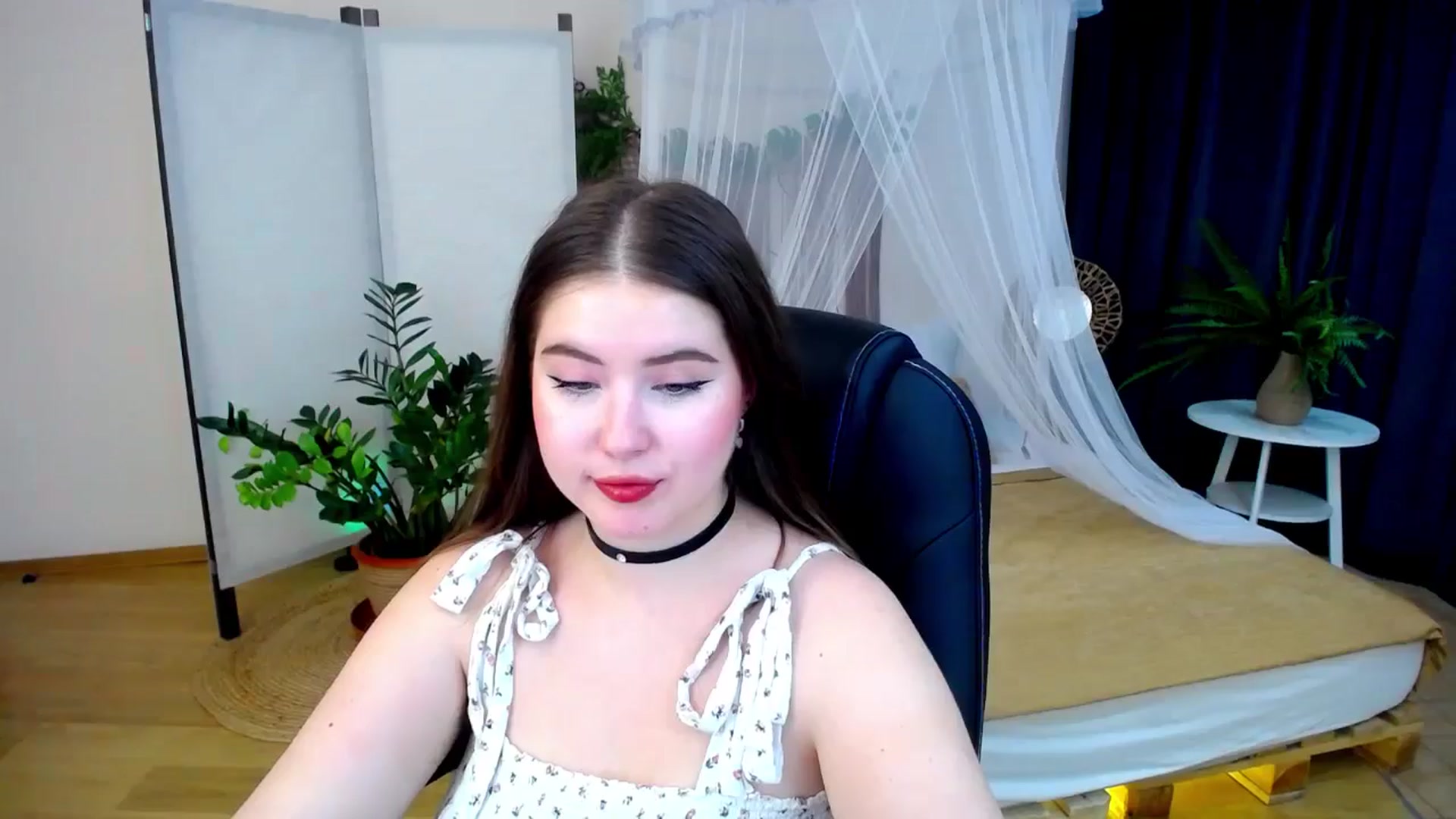 Gallery image thumbnail from AdmireMyEyes's myfreecams stream on, 10/20/2024, 09:09 image 9 of 20