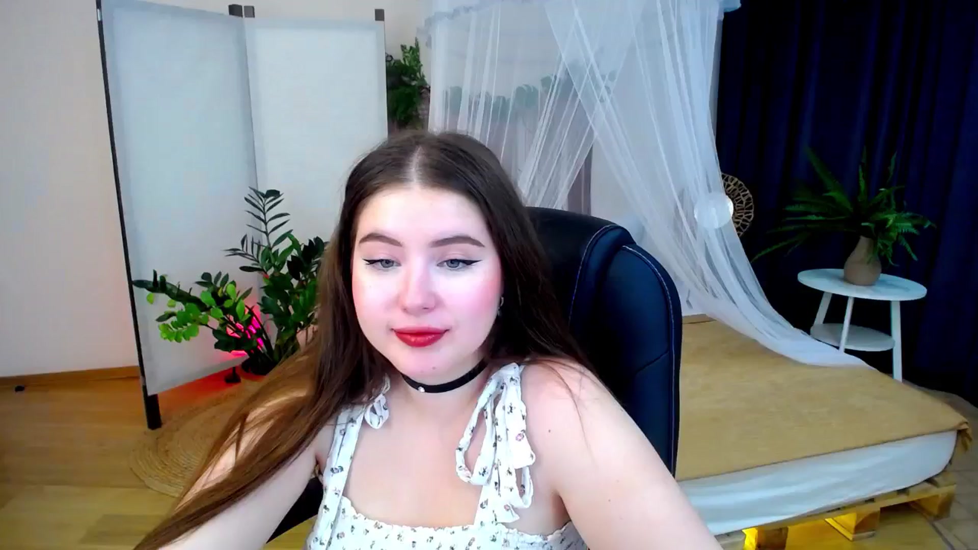 Gallery image thumbnail from AdmireMyEyes's myfreecams stream on, 10/20/2024, 09:09 image 4 of 20