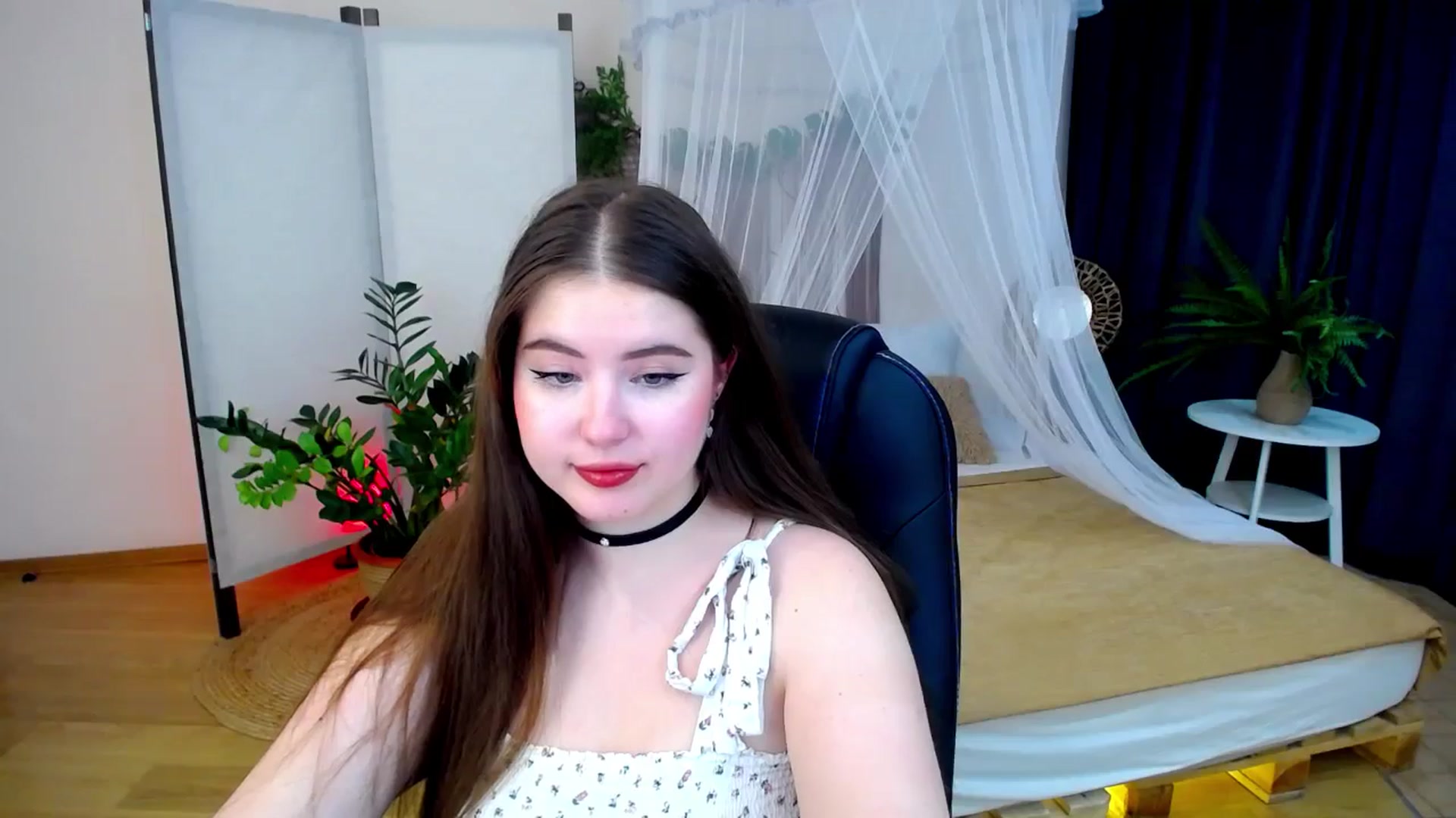 Gallery image thumbnail from AdmireMyEyes's myfreecams stream on, 10/20/2024, 09:09 image 13 of 20