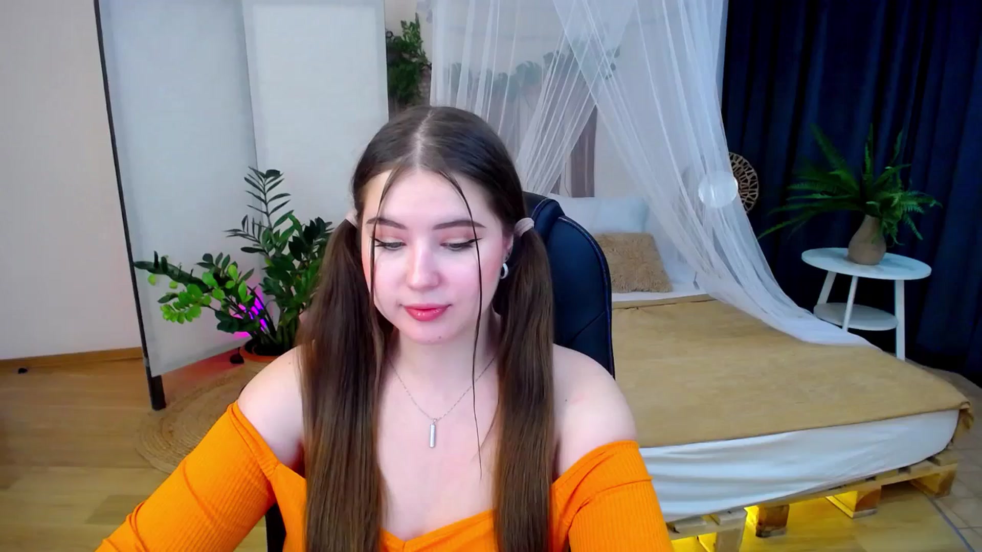 Gallery image thumbnail from AdmireMyEyes's myfreecams stream on, 10/21/2024, 07:47 image 1 of 20