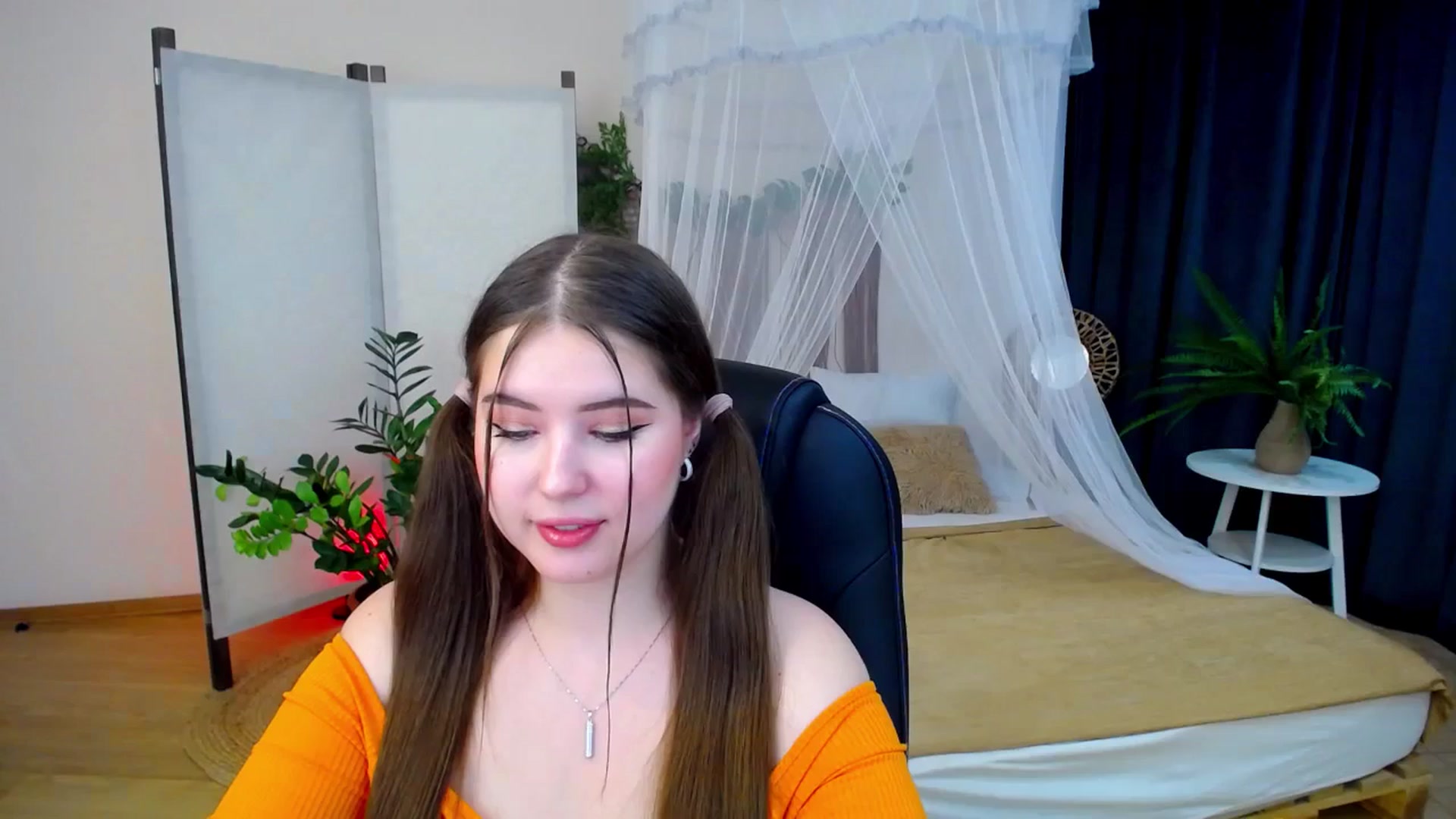 Gallery image thumbnail from AdmireMyEyes's myfreecams stream on, 10/21/2024, 07:47 image 13 of 20