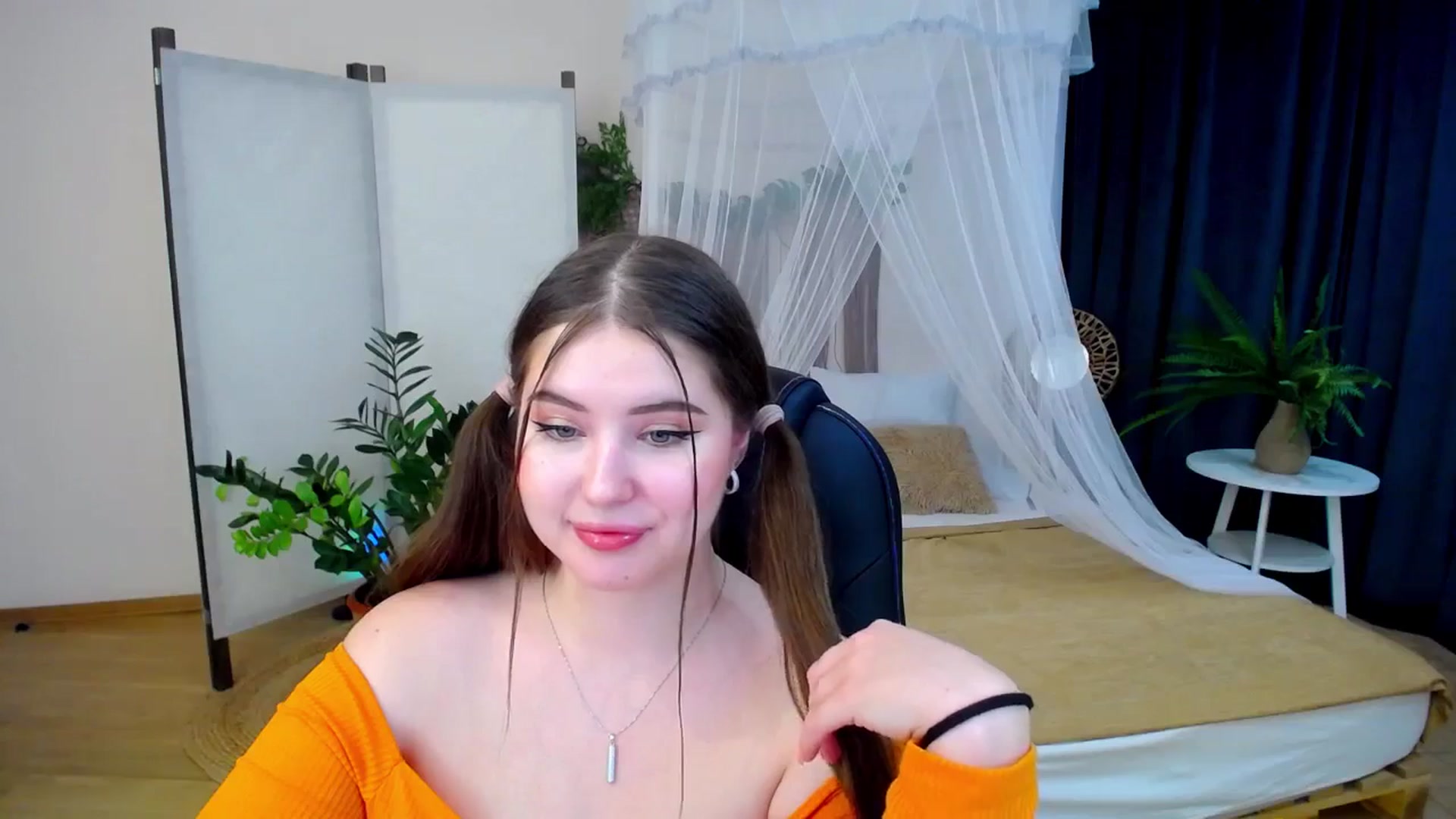 Gallery image thumbnail from AdmireMyEyes's myfreecams stream on, 10/21/2024, 07:47 image 12 of 20