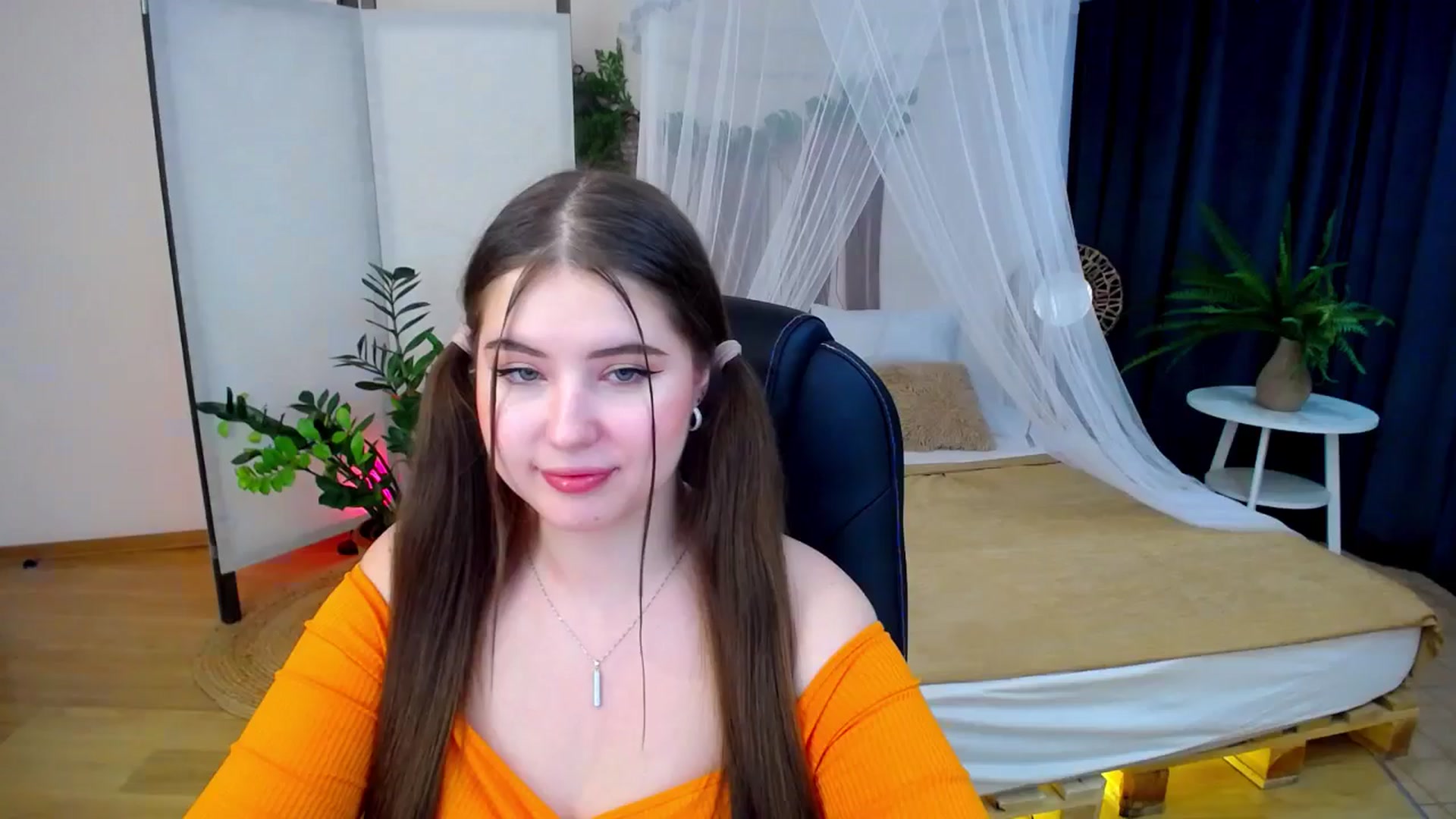 Gallery image thumbnail from AdmireMyEyes's myfreecams stream on, 10/21/2024, 07:47 image 14 of 20