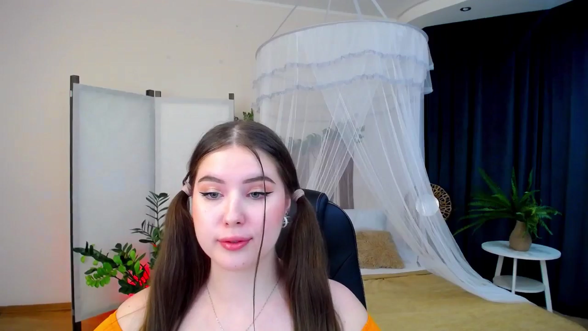 Gallery image thumbnail from AdmireMyEyes's myfreecams stream on, 10/21/2024, 07:47 image 19 of 20