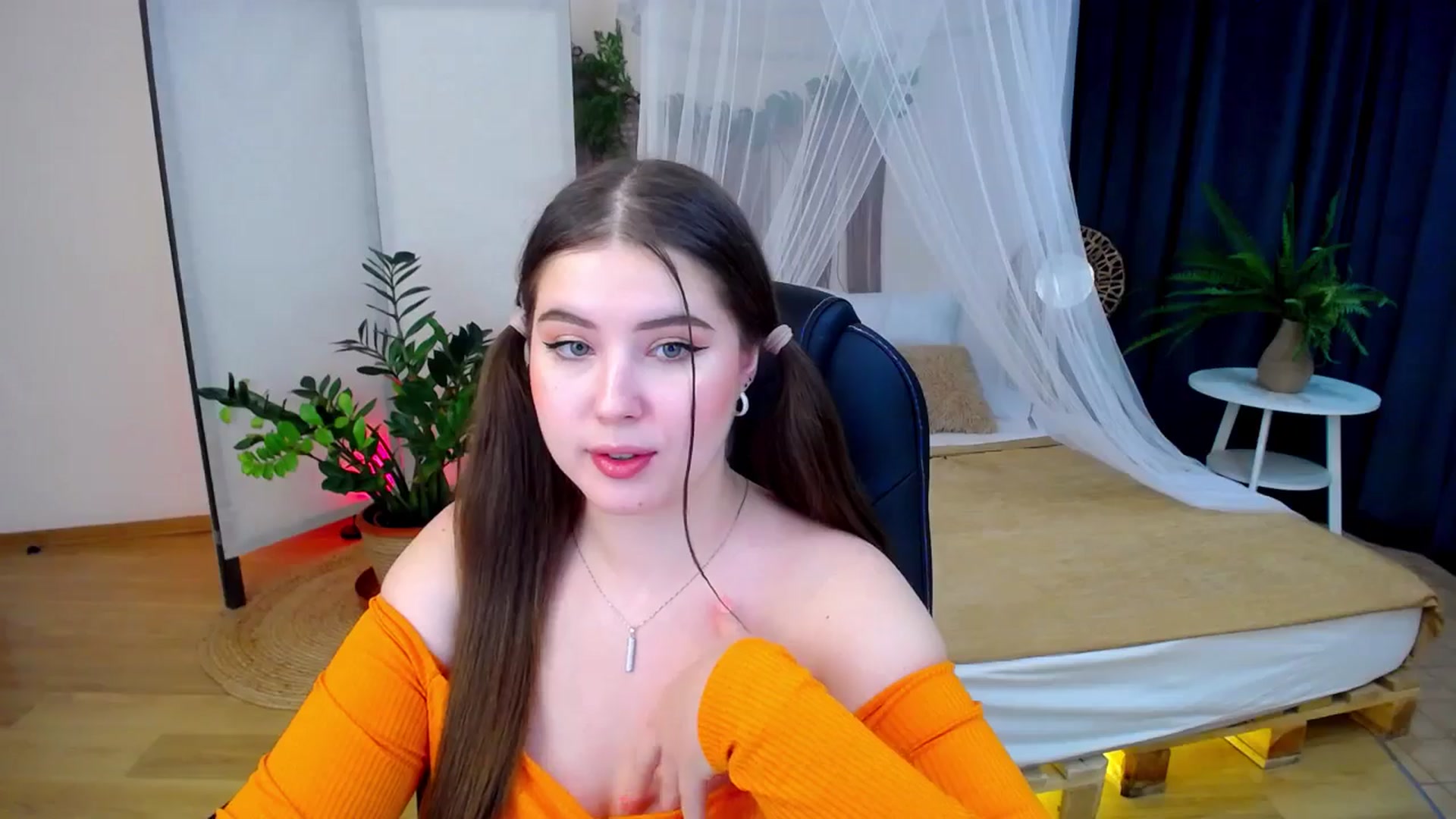 Gallery image thumbnail from AdmireMyEyes's myfreecams stream on, 10/21/2024, 07:47 image 3 of 20