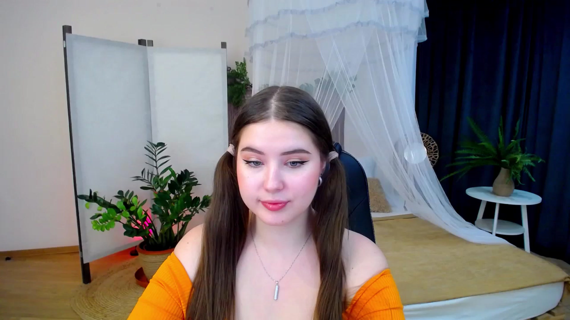 Gallery image thumbnail from AdmireMyEyes's myfreecams stream on, 10/21/2024, 08:30 image 20 of 20