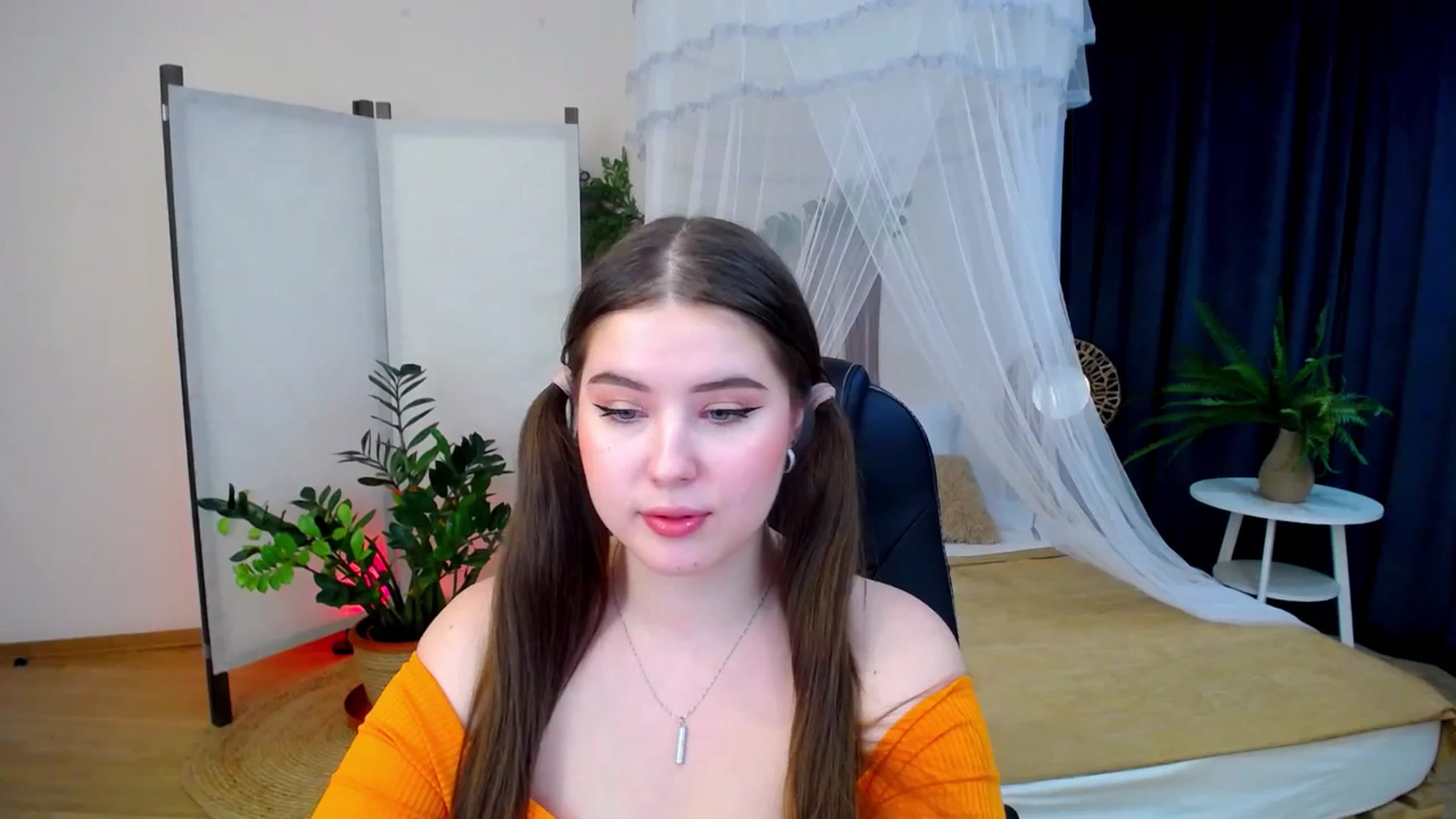 Gallery image thumbnail from AdmireMyEyes's myfreecams stream on, 10/21/2024, 08:30 image 19 of 20