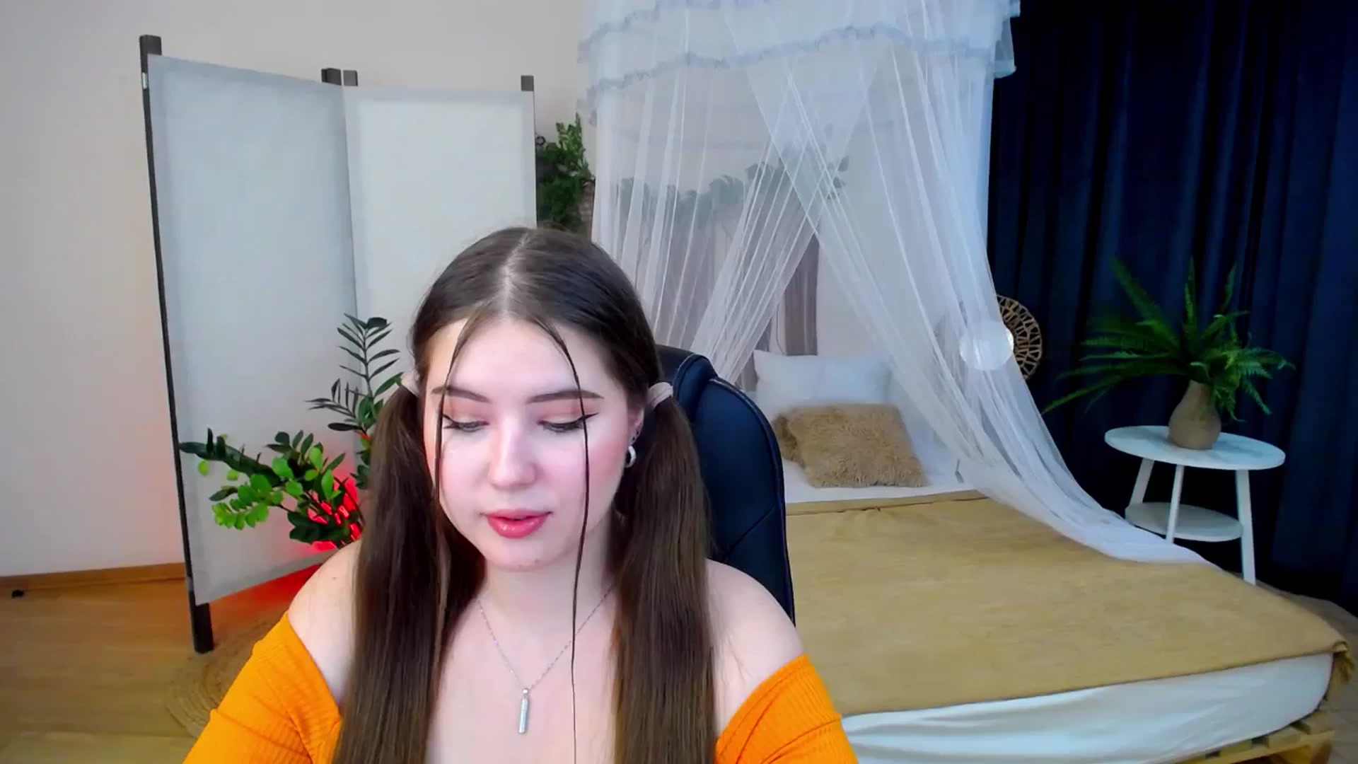 Gallery image thumbnail from AdmireMyEyes's myfreecams stream on, 10/21/2024, 08:30 image 5 of 20