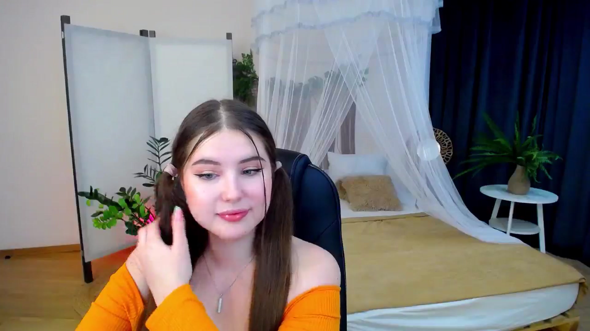 Gallery image thumbnail from AdmireMyEyes's myfreecams stream on, 10/21/2024, 08:30 image 4 of 20