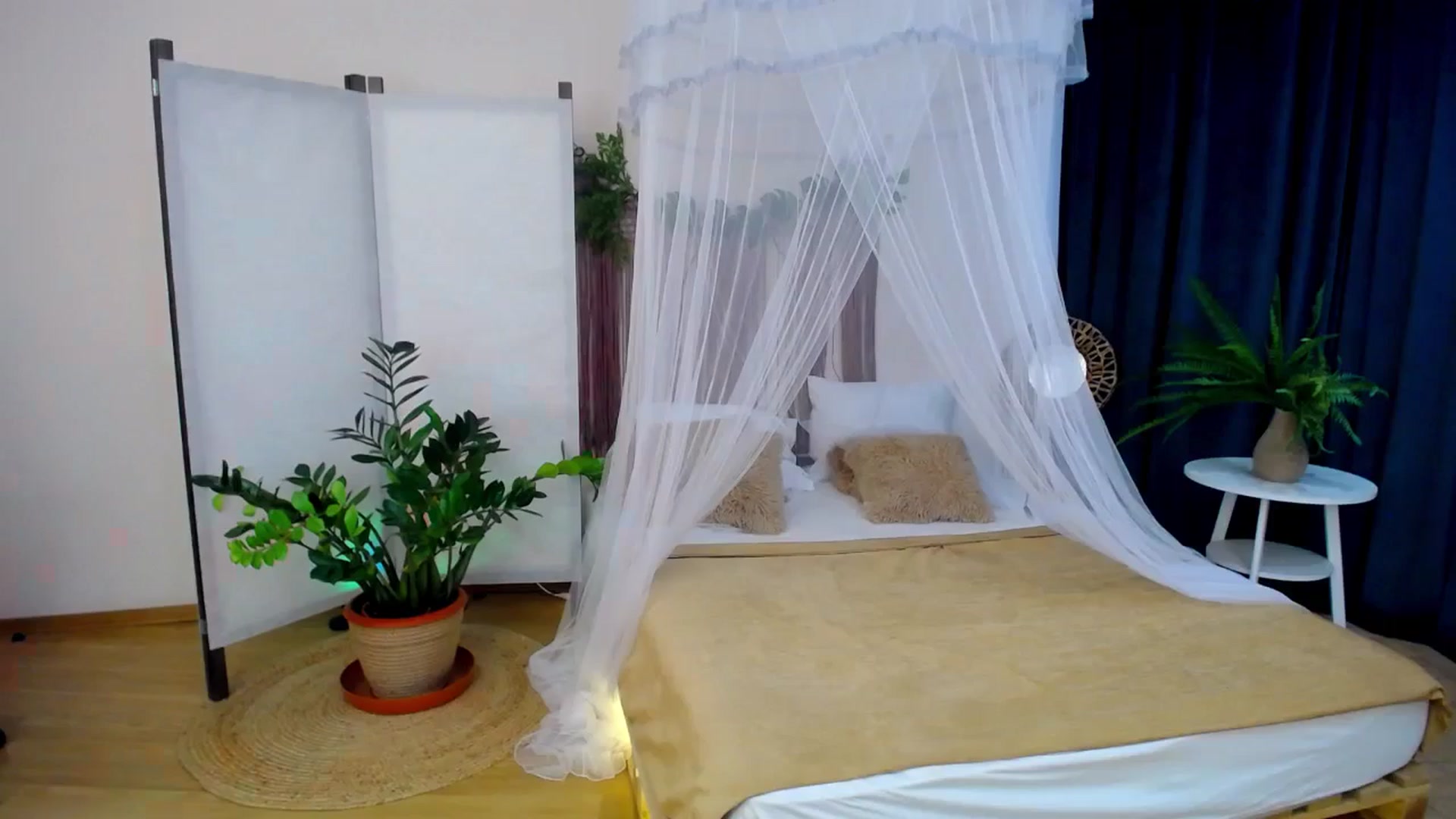 Gallery image thumbnail from AdmireMyEyes's myfreecams stream on, 10/21/2024, 08:30 image 9 of 20