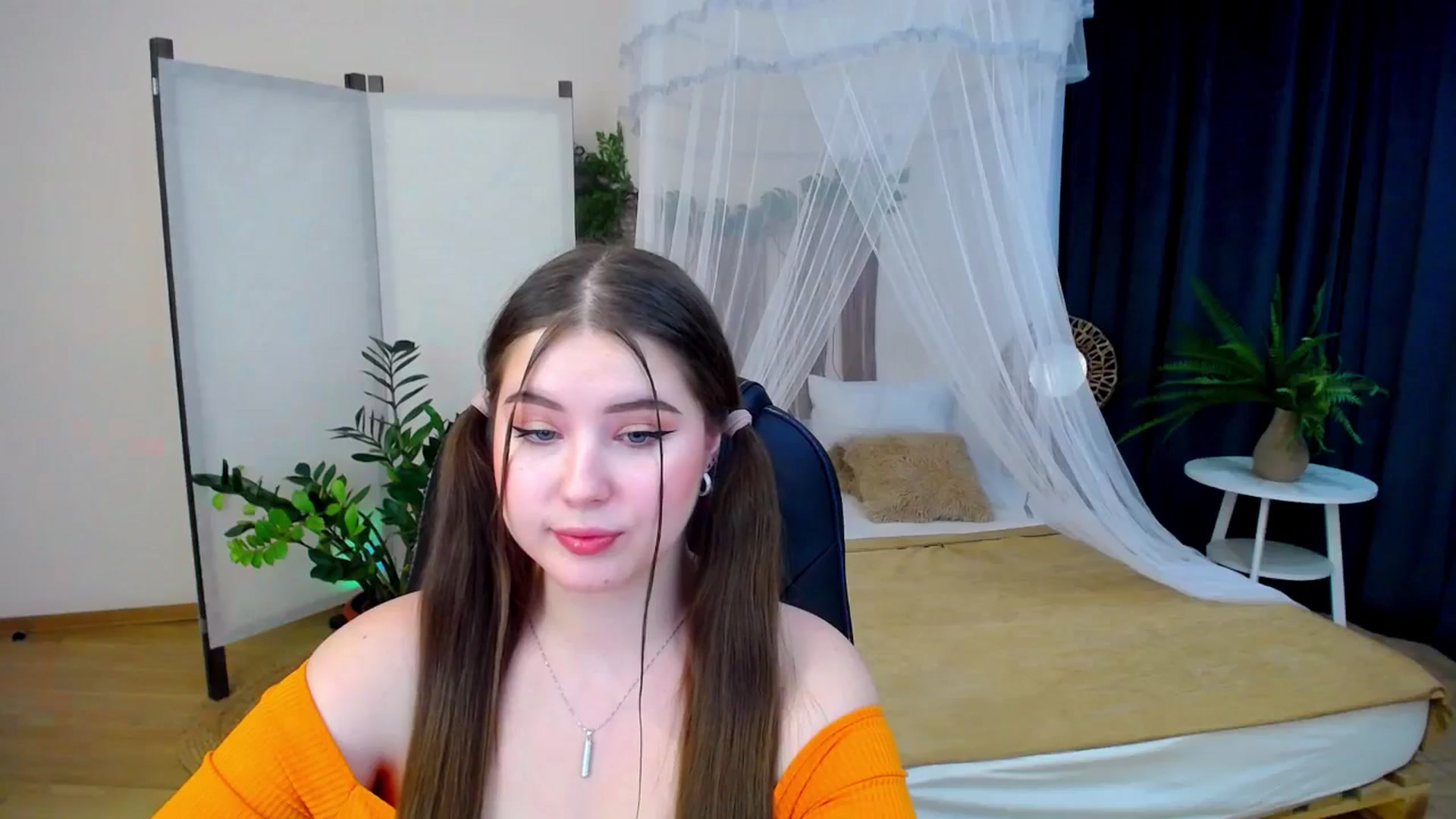 Gallery image thumbnail from AdmireMyEyes's myfreecams stream on, 10/21/2024, 08:30 image 6 of 20