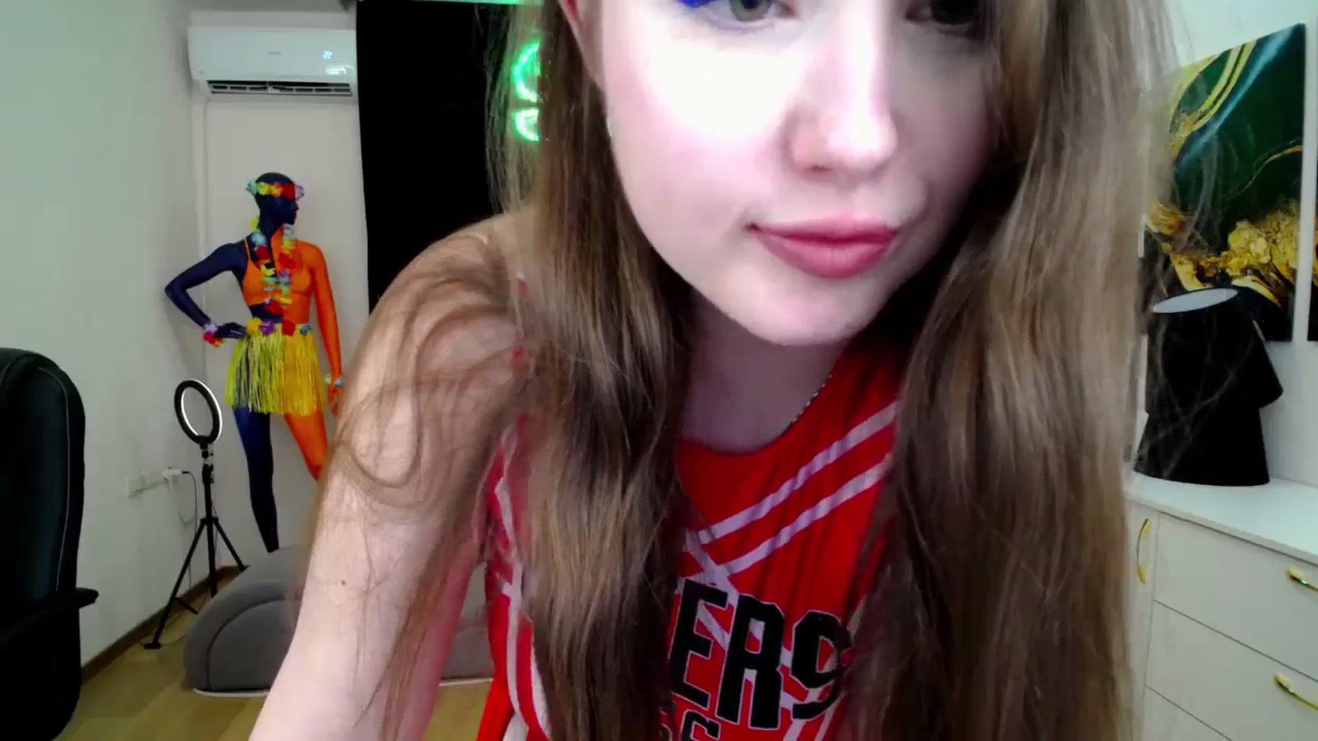 Gallery image thumbnail from AdmireMyEyes's myfreecams stream on, 10/22/2024, 07:27 image 19 of 20