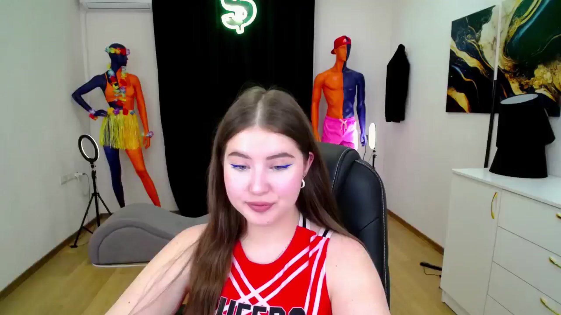 Gallery image thumbnail from AdmireMyEyes's myfreecams stream on, 10/22/2024, 09:11 image 8 of 20