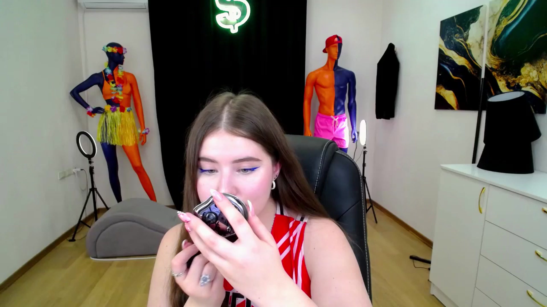 Gallery image thumbnail from AdmireMyEyes's myfreecams stream on, 10/22/2024, 09:11 image 2 of 20