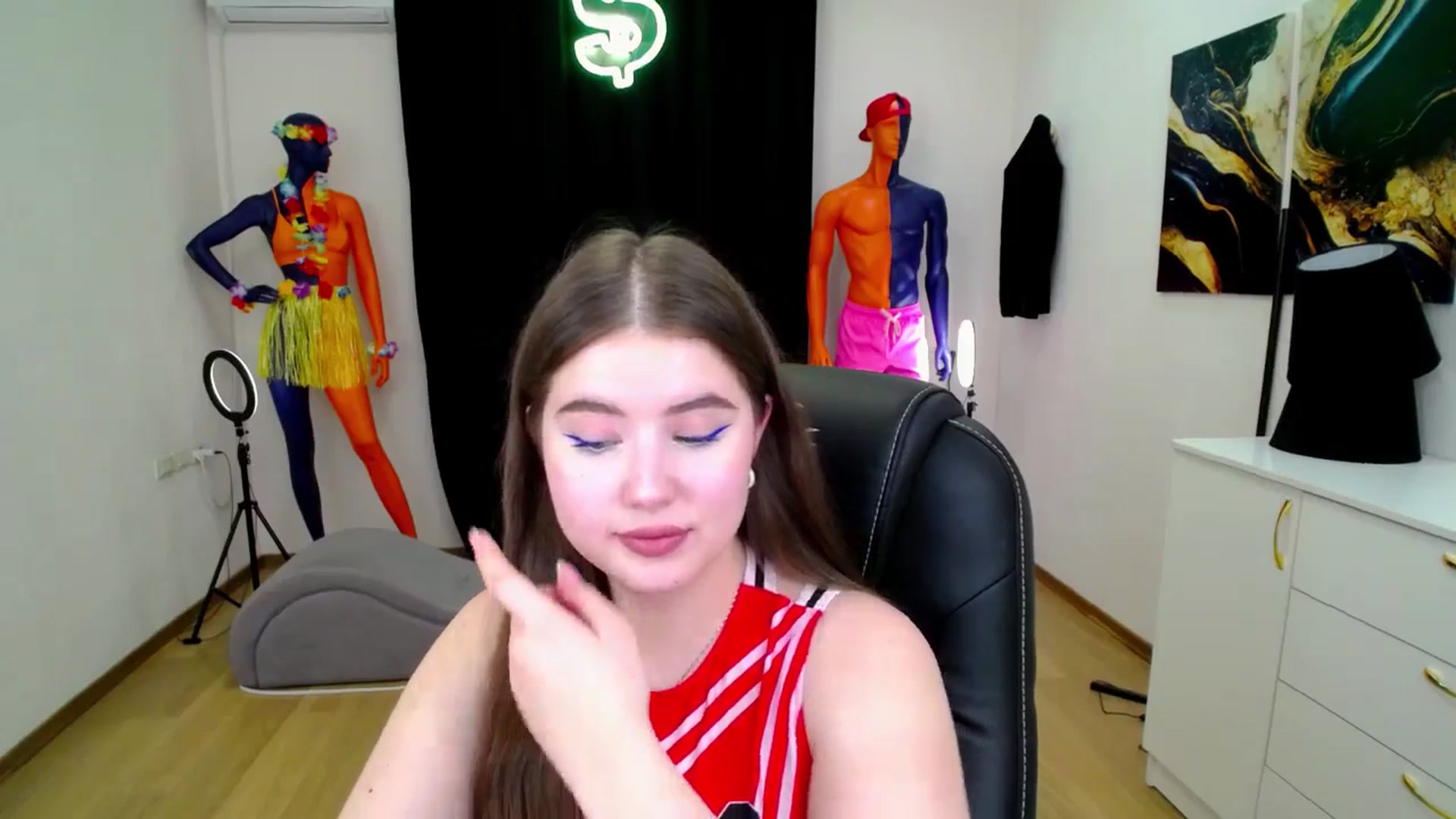 Gallery image thumbnail from AdmireMyEyes's myfreecams stream on, 10/22/2024, 09:11 image 6 of 20