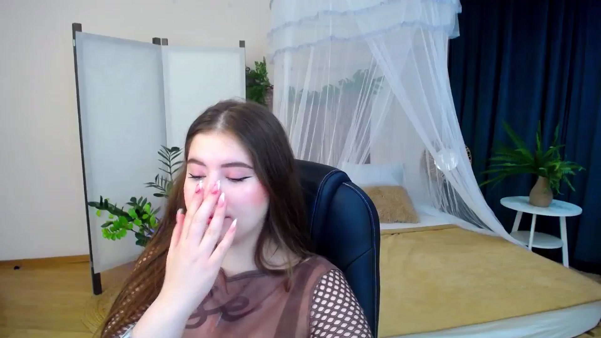 Gallery image thumbnail from AdmireMyEyes's myfreecams stream on, 10/23/2024, 19:48 image 4 of 20