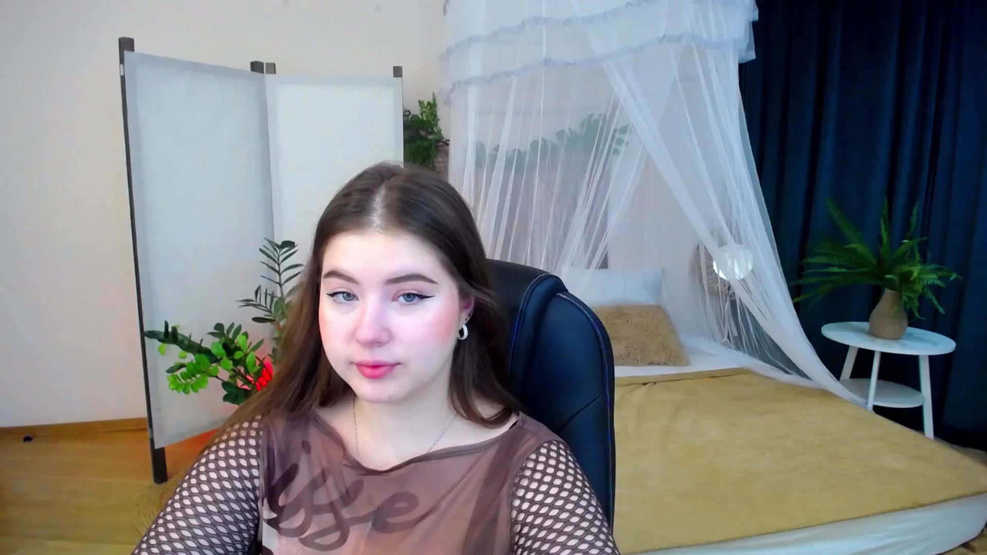 Gallery image thumbnail from AdmireMyEyes's myfreecams stream on, 10/23/2024, 19:48 image 1 of 20
