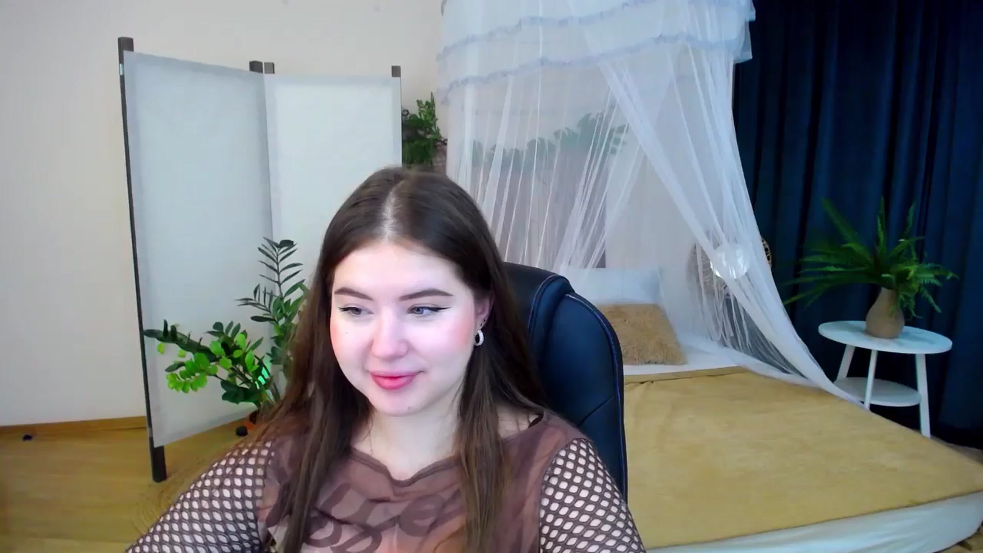 Gallery image thumbnail from AdmireMyEyes's myfreecams stream on, 10/23/2024, 19:48 image 7 of 20