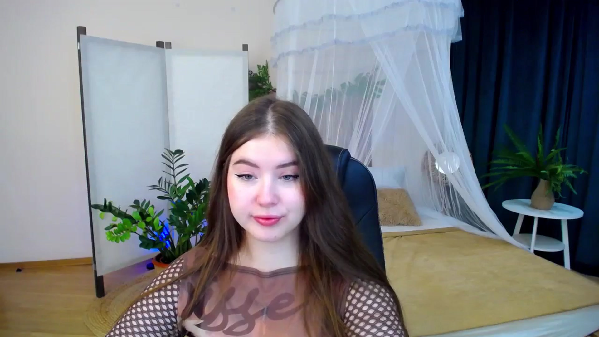 Gallery image thumbnail from AdmireMyEyes's myfreecams stream on, 10/23/2024, 19:48 image 18 of 20