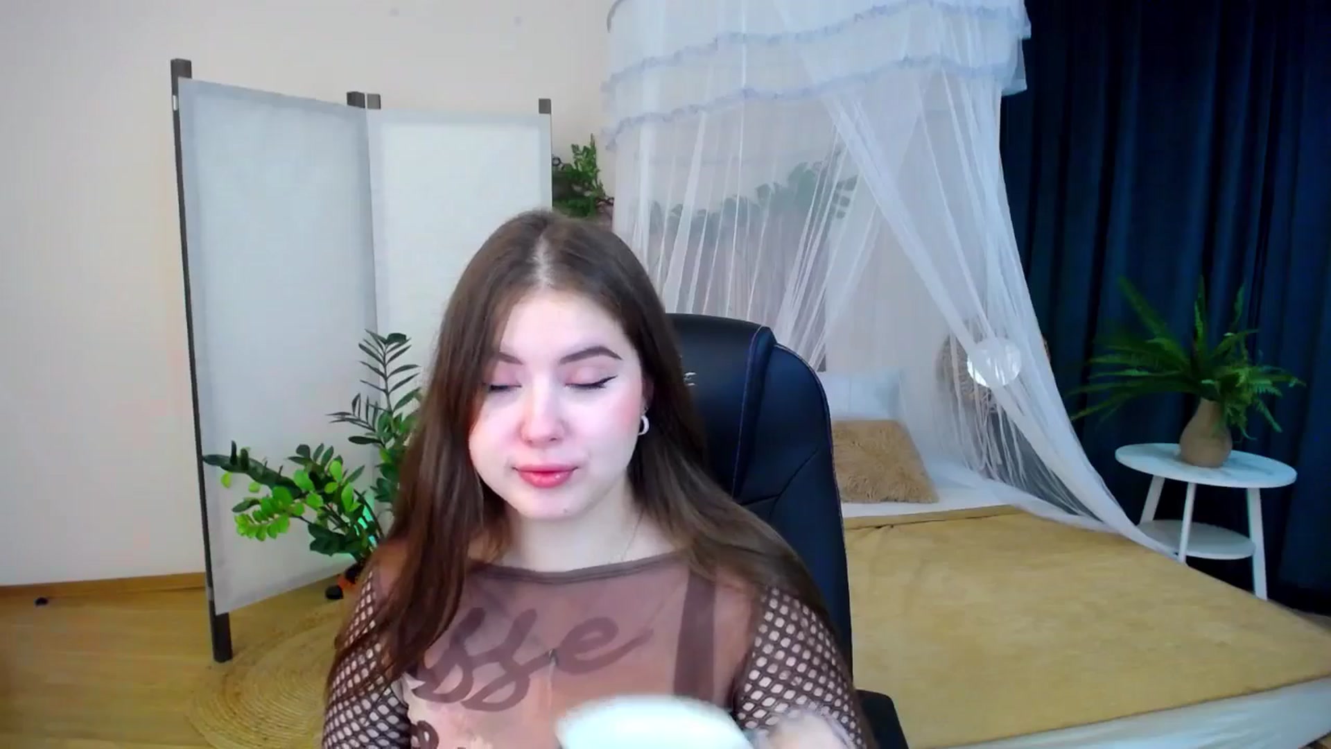 Gallery image thumbnail from AdmireMyEyes's myfreecams stream on, 10/23/2024, 19:48 image 17 of 20