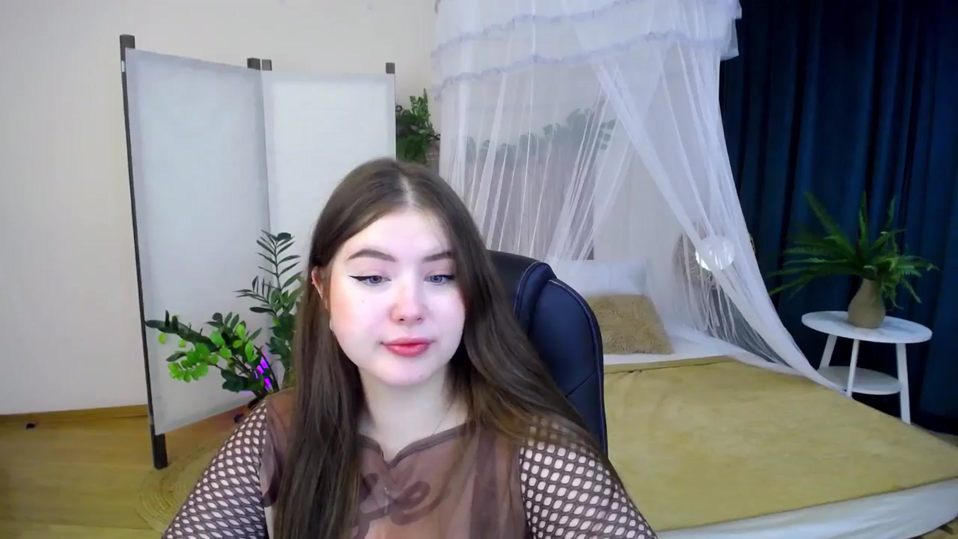 Gallery image thumbnail from AdmireMyEyes's myfreecams stream on, 10/23/2024, 19:48 image 15 of 20