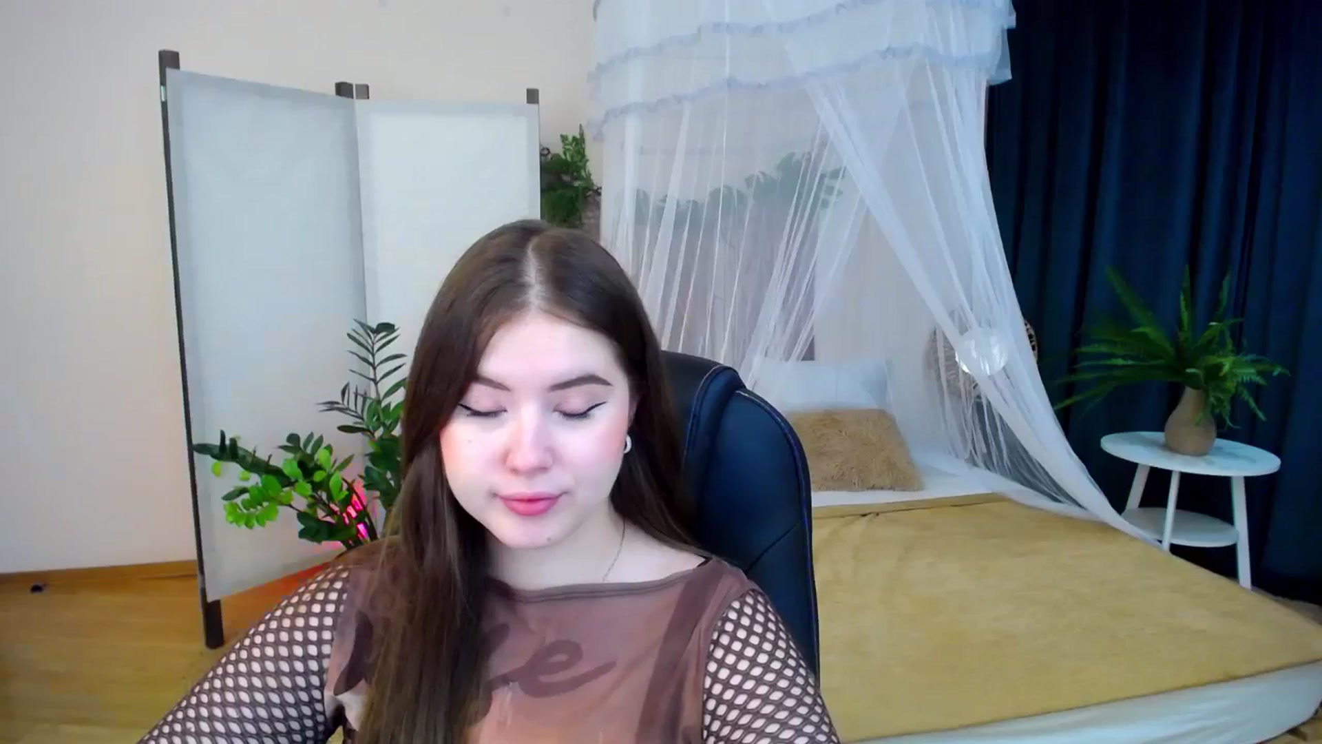 Gallery image thumbnail from AdmireMyEyes's myfreecams stream on, 10/23/2024, 19:48 image 8 of 20