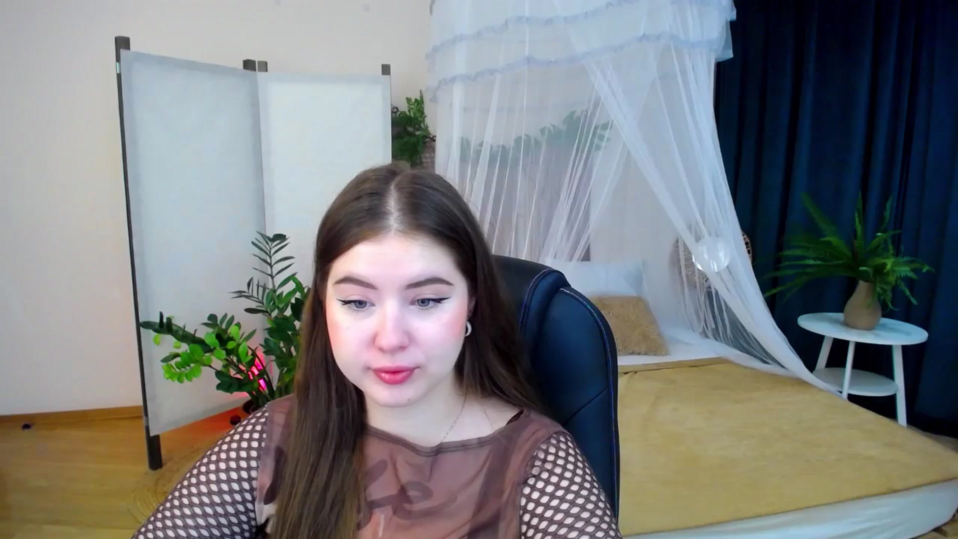 Gallery image thumbnail from AdmireMyEyes's myfreecams stream on, 10/23/2024, 19:48 image 11 of 20