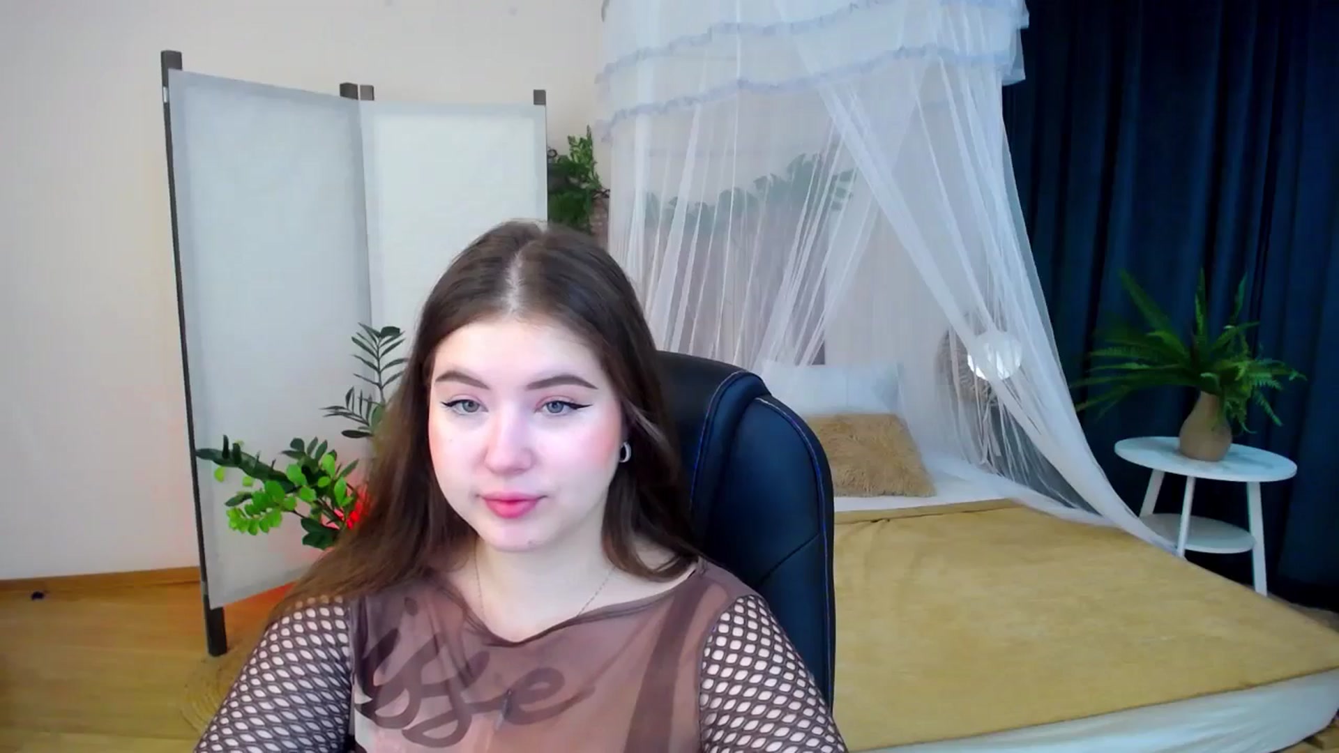 Gallery image thumbnail from AdmireMyEyes's myfreecams stream on, 10/23/2024, 19:48 image 2 of 20