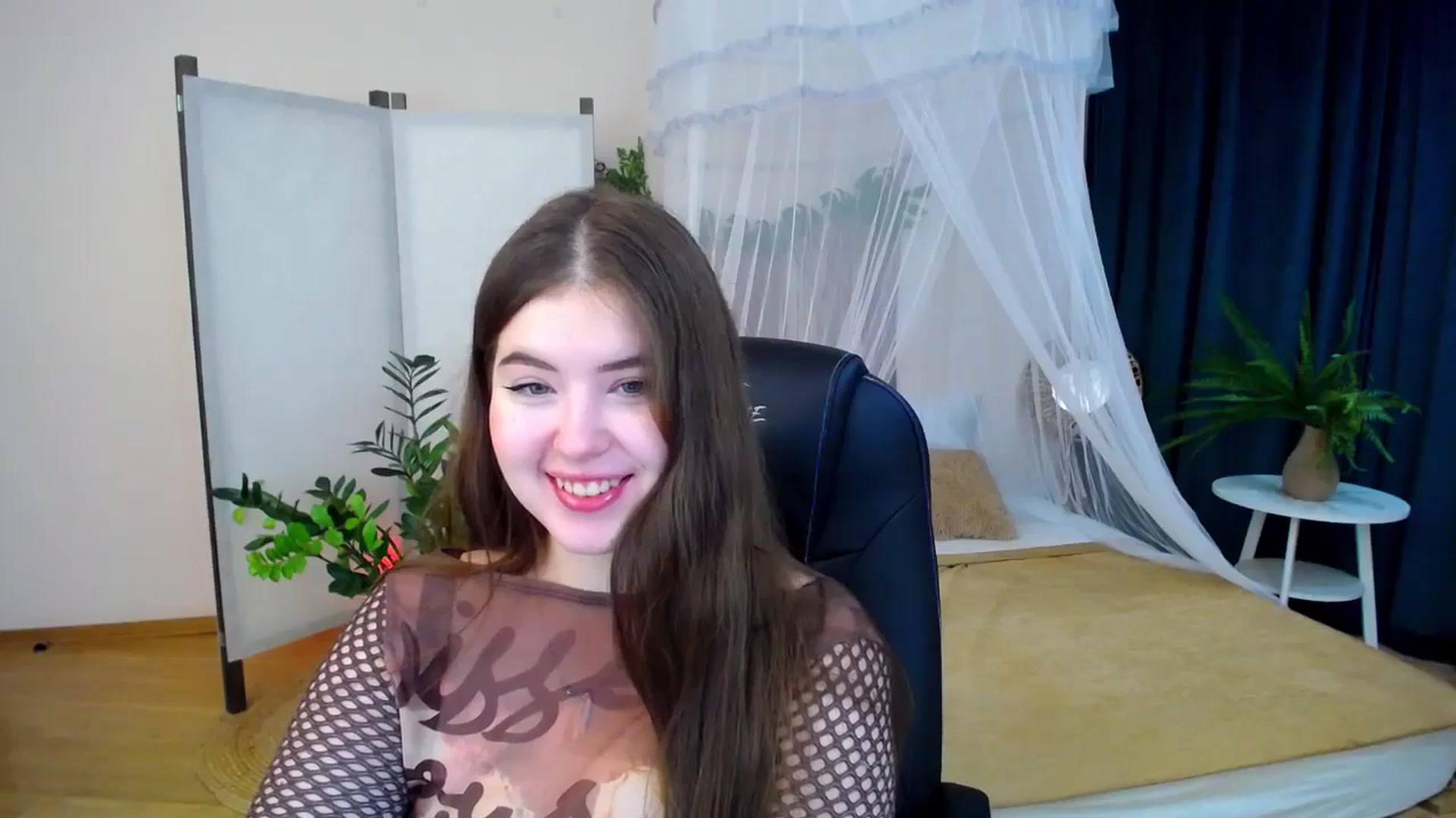 Gallery image thumbnail from AdmireMyEyes's myfreecams stream on, 10/23/2024, 19:48 image 12 of 20