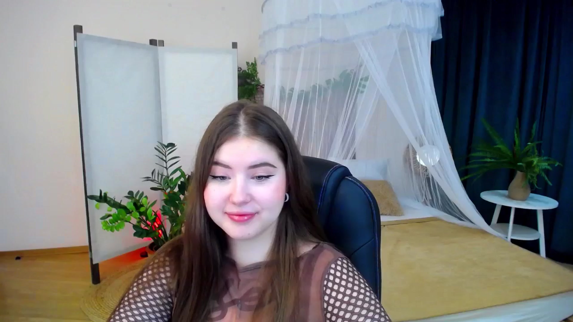 Gallery image thumbnail from AdmireMyEyes's myfreecams stream on, 10/23/2024, 19:48 image 19 of 20