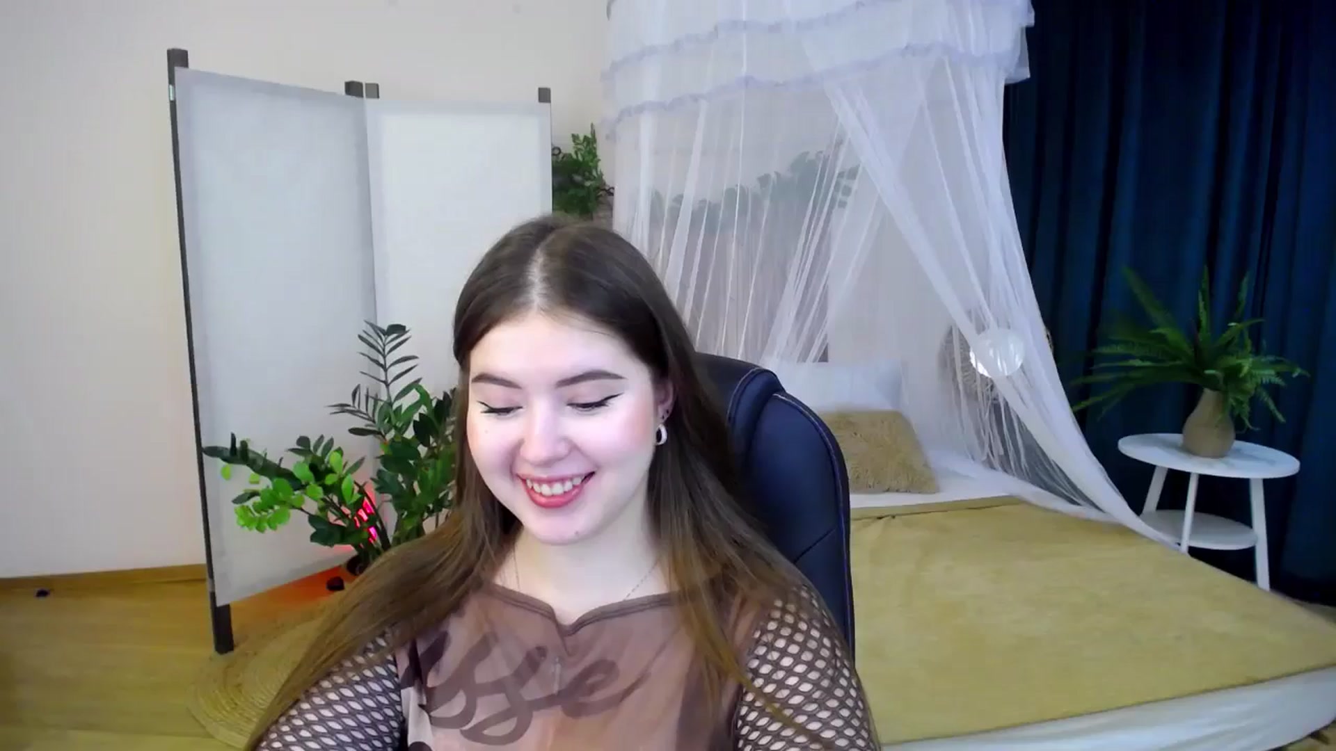 Gallery image thumbnail from AdmireMyEyes's myfreecams stream on, 10/23/2024, 19:48 image 16 of 20
