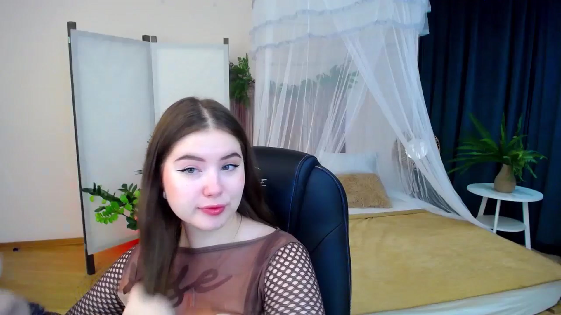 Gallery image thumbnail from AdmireMyEyes's myfreecams stream on, 10/23/2024, 19:48 image 9 of 20