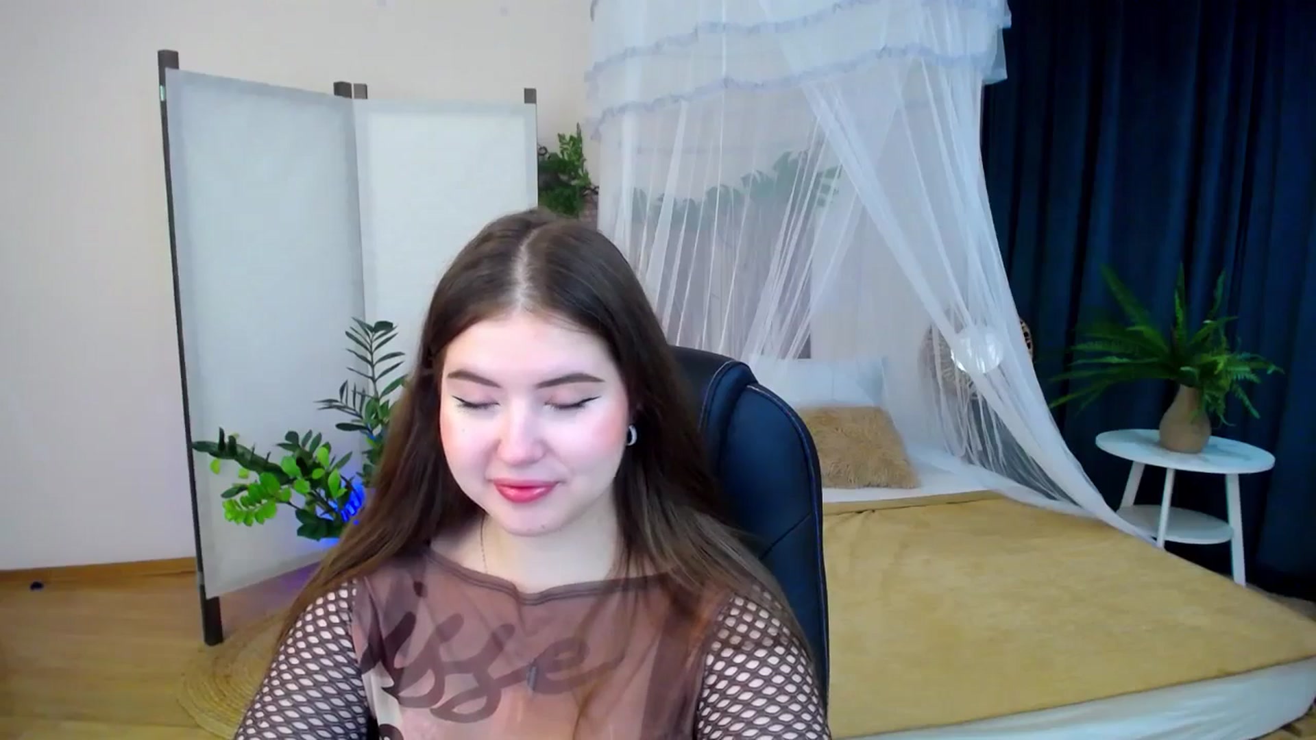 Gallery image thumbnail from AdmireMyEyes's myfreecams stream on, 10/23/2024, 19:48 image 13 of 20